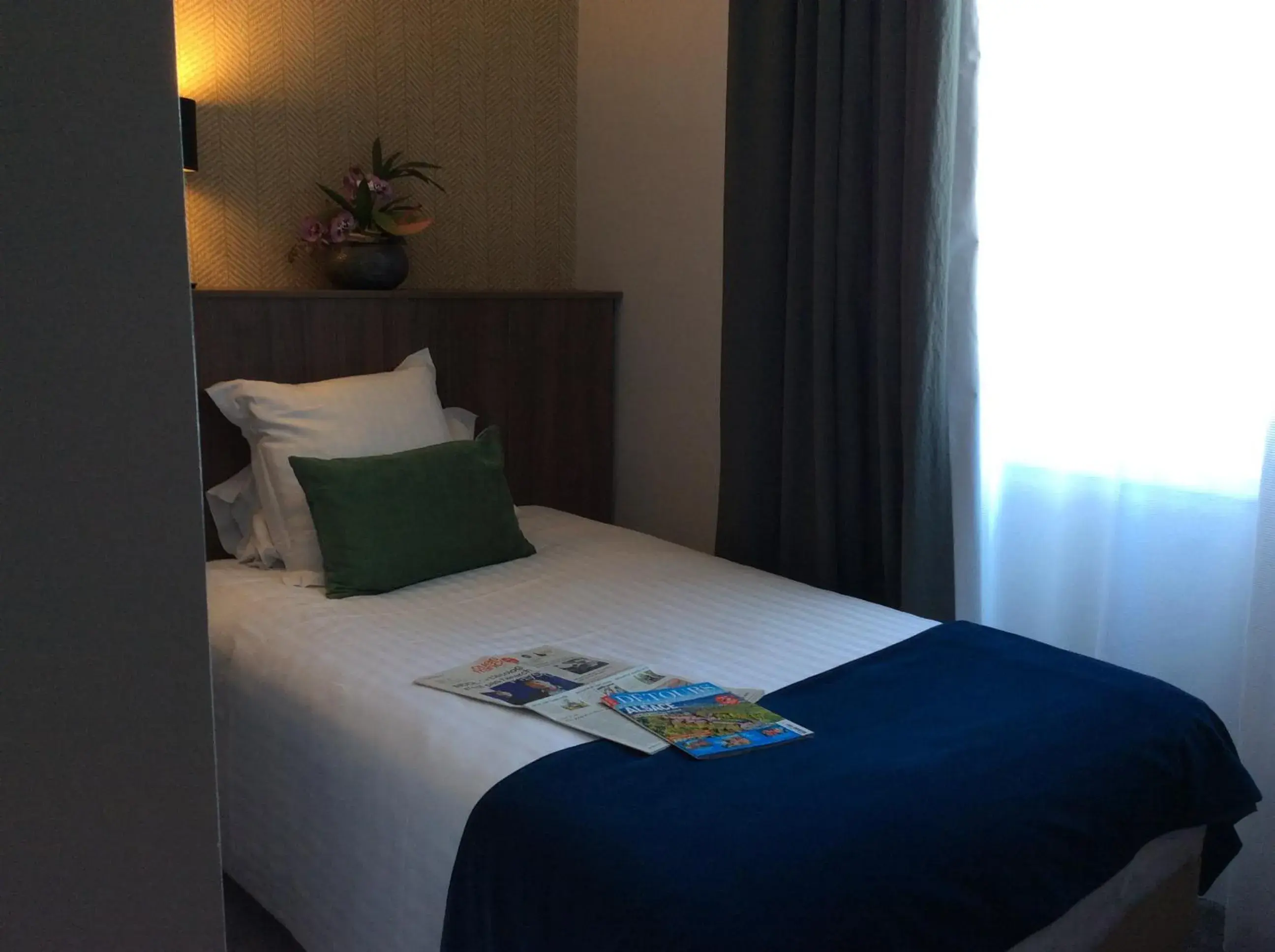 Bedroom, Bed in Best Western Le Duguesclin Hôtel-Restaurant Bedroom, Bed in Best Western Le Duguesclin Hôtel-Restaurant