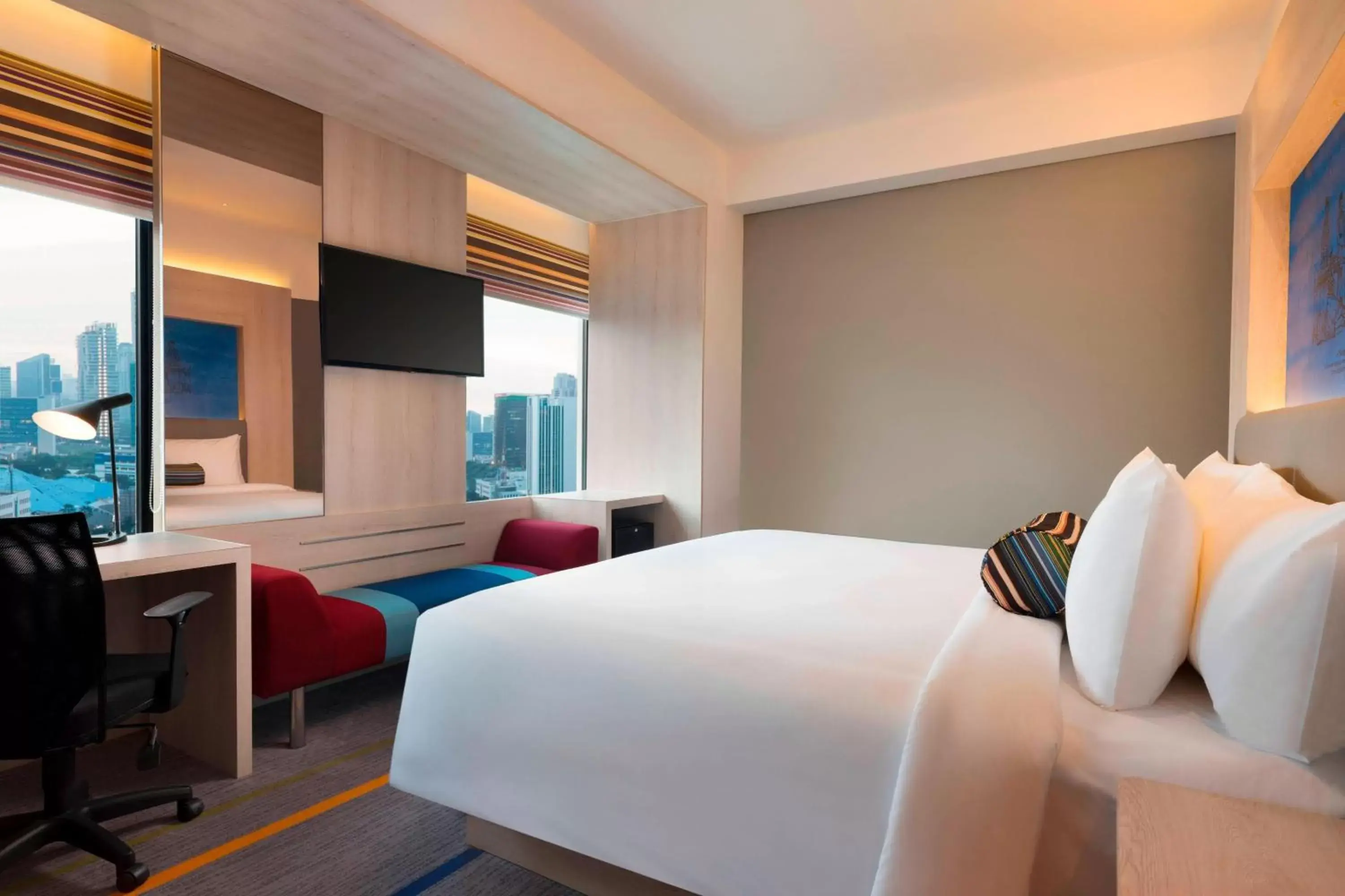 Photo of the whole room, Bed in Aloft Jakarta Wahid Hasyim