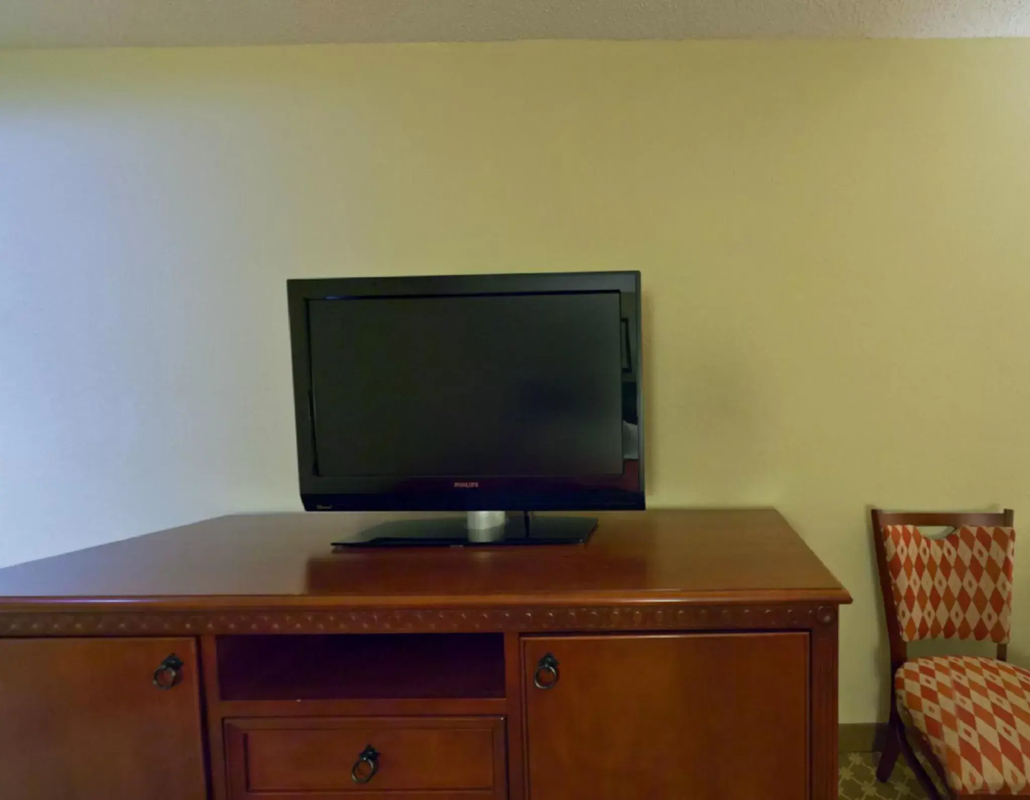 TV and multimedia, TV/Entertainment Center in Country Inn & Suites by Radisson, Rock Falls, IL