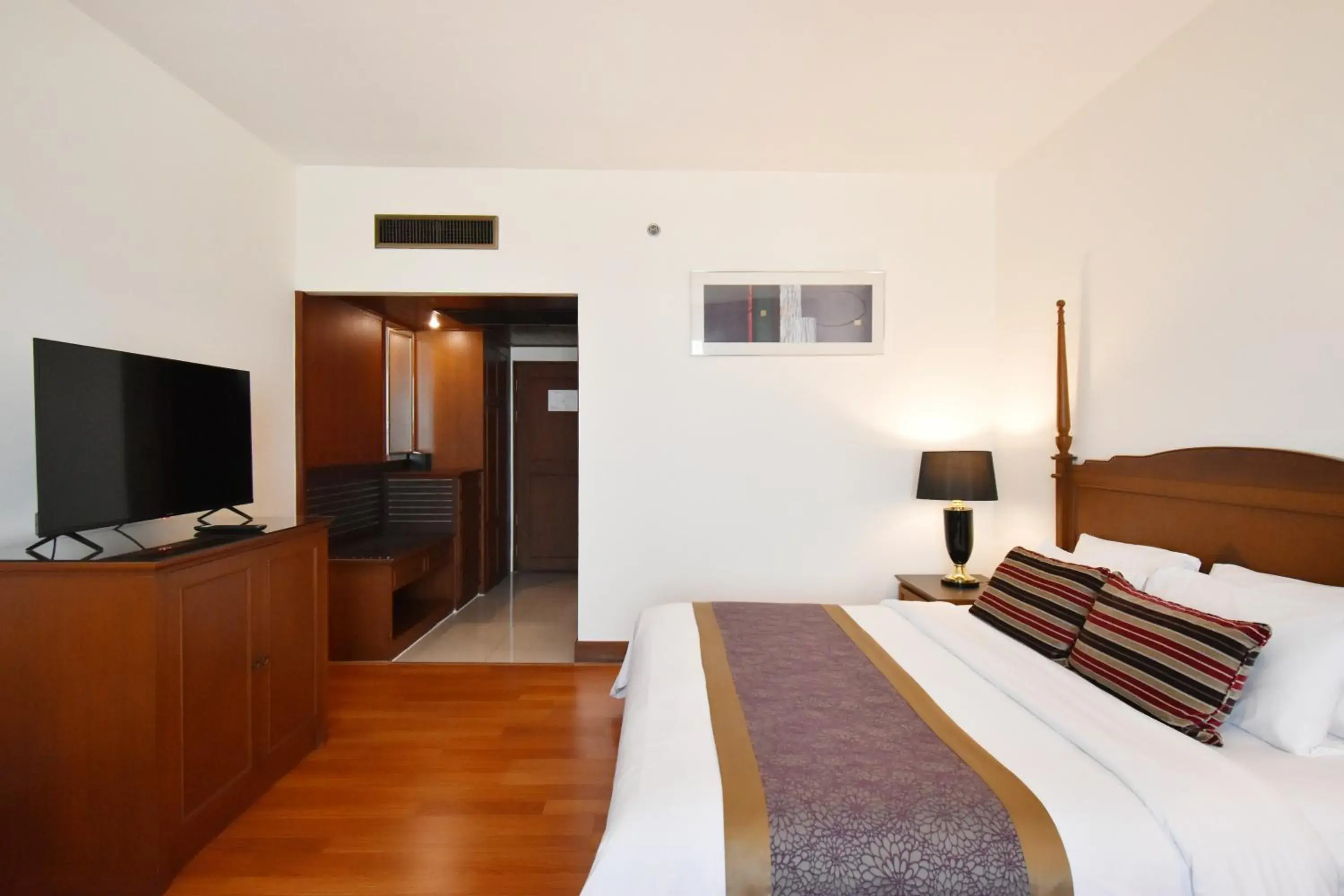 Bed in Century Park Hotel - SHA Extra Plus