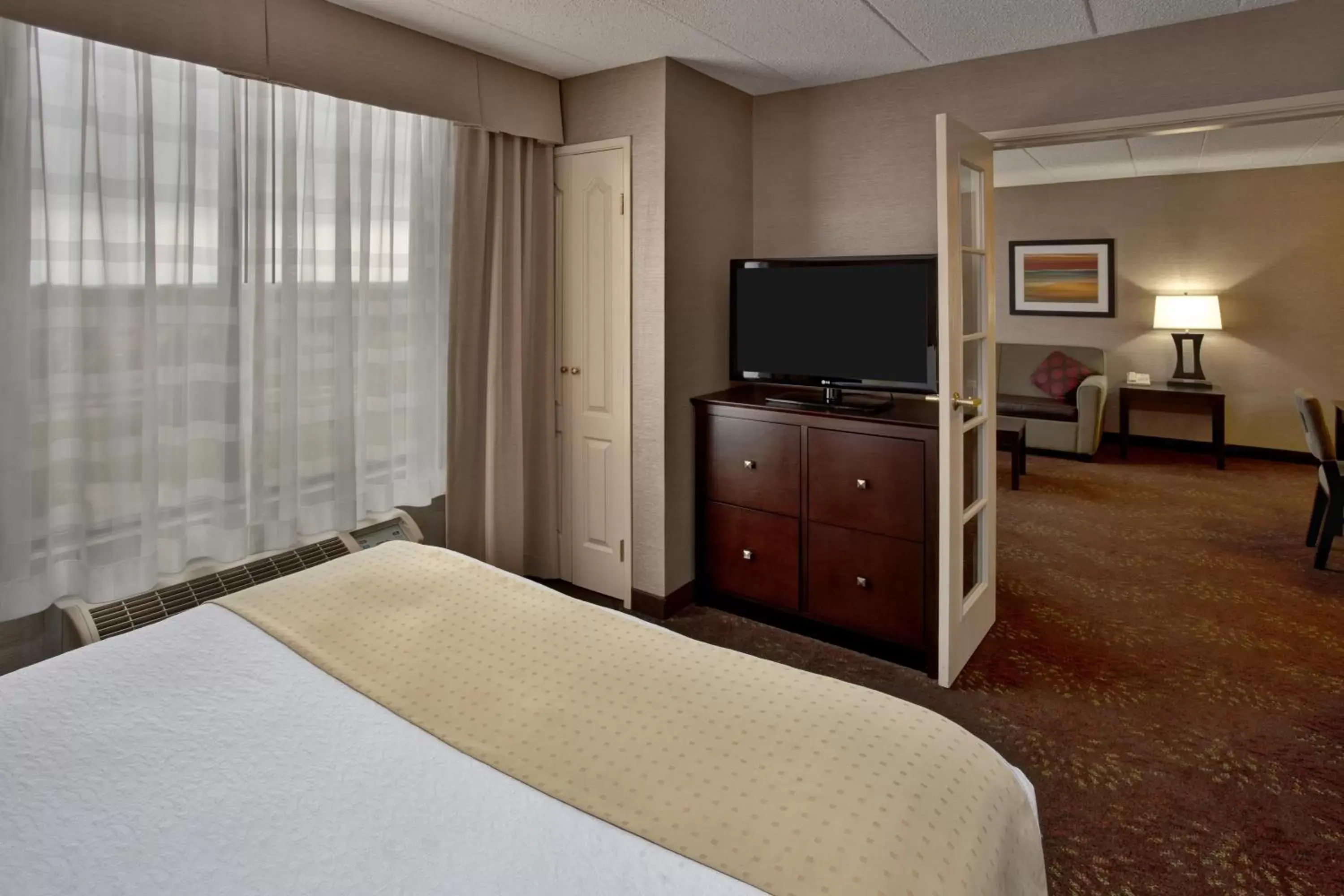 Photo of the whole room, Bed in Holiday Inn Hotel & Suites Chicago Northwest - Elgin, an IHG Hotel