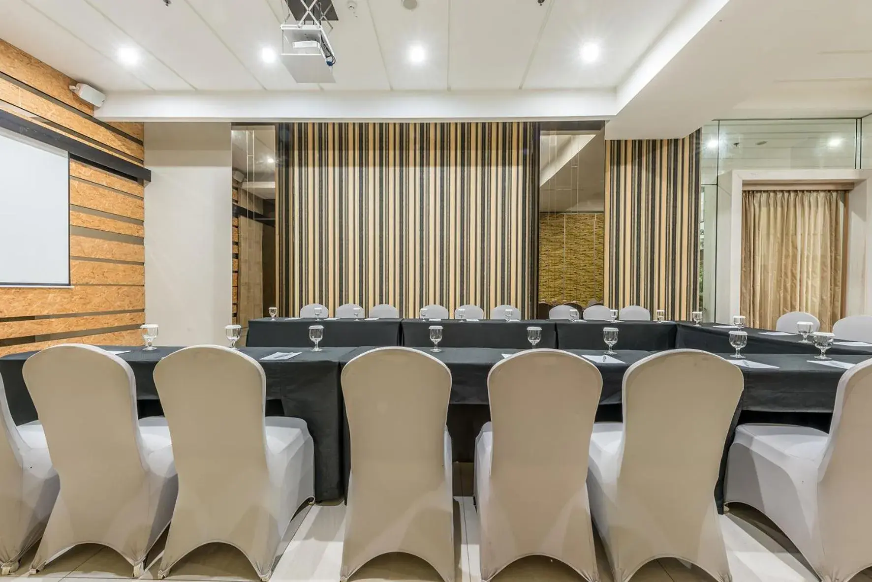 Meeting/conference room in Grande Valore Hotel & Serviced-Apartment