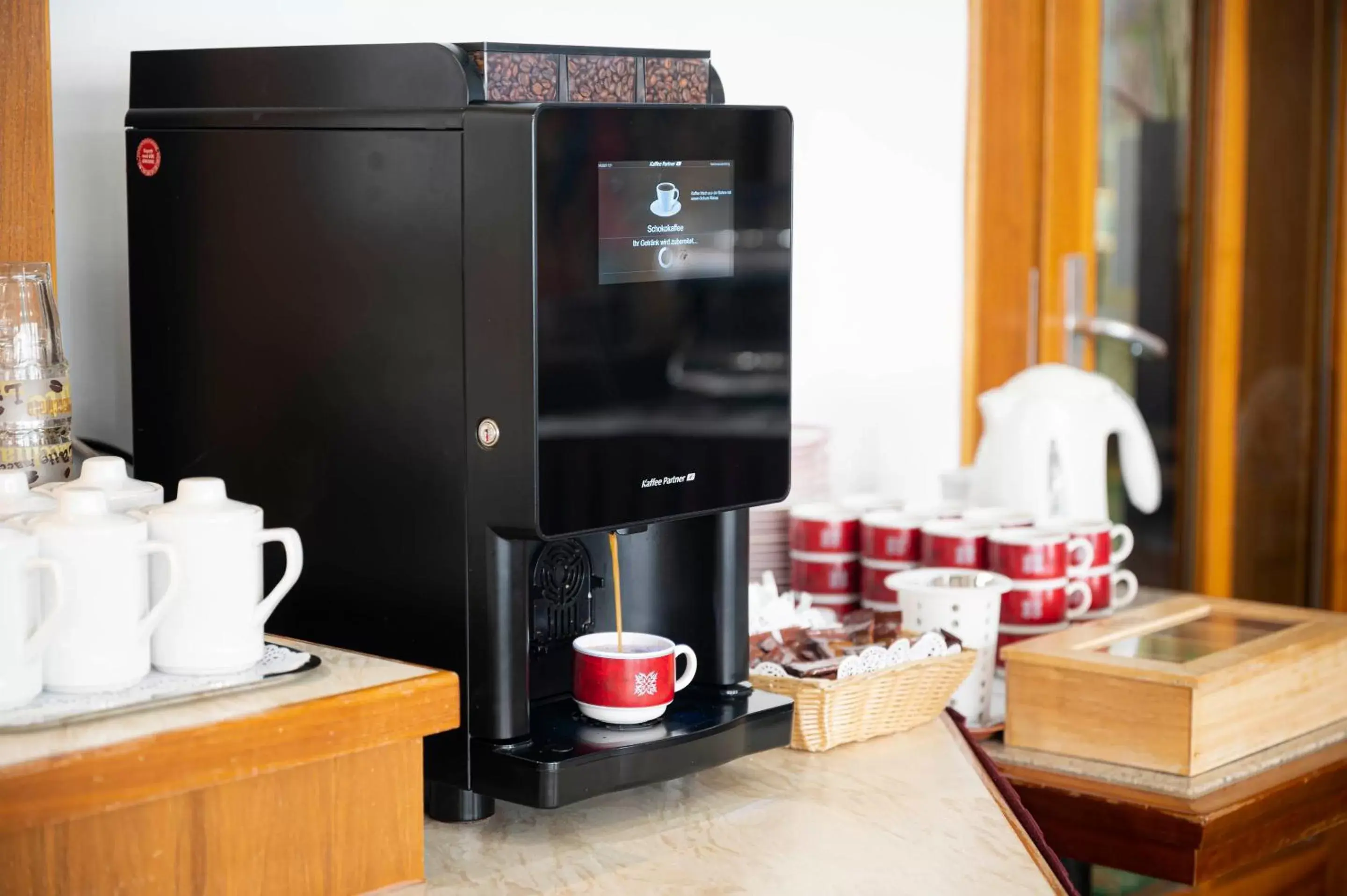 Breakfast, Coffee/Tea Facilities in Hotel Astoria Stuttgart City