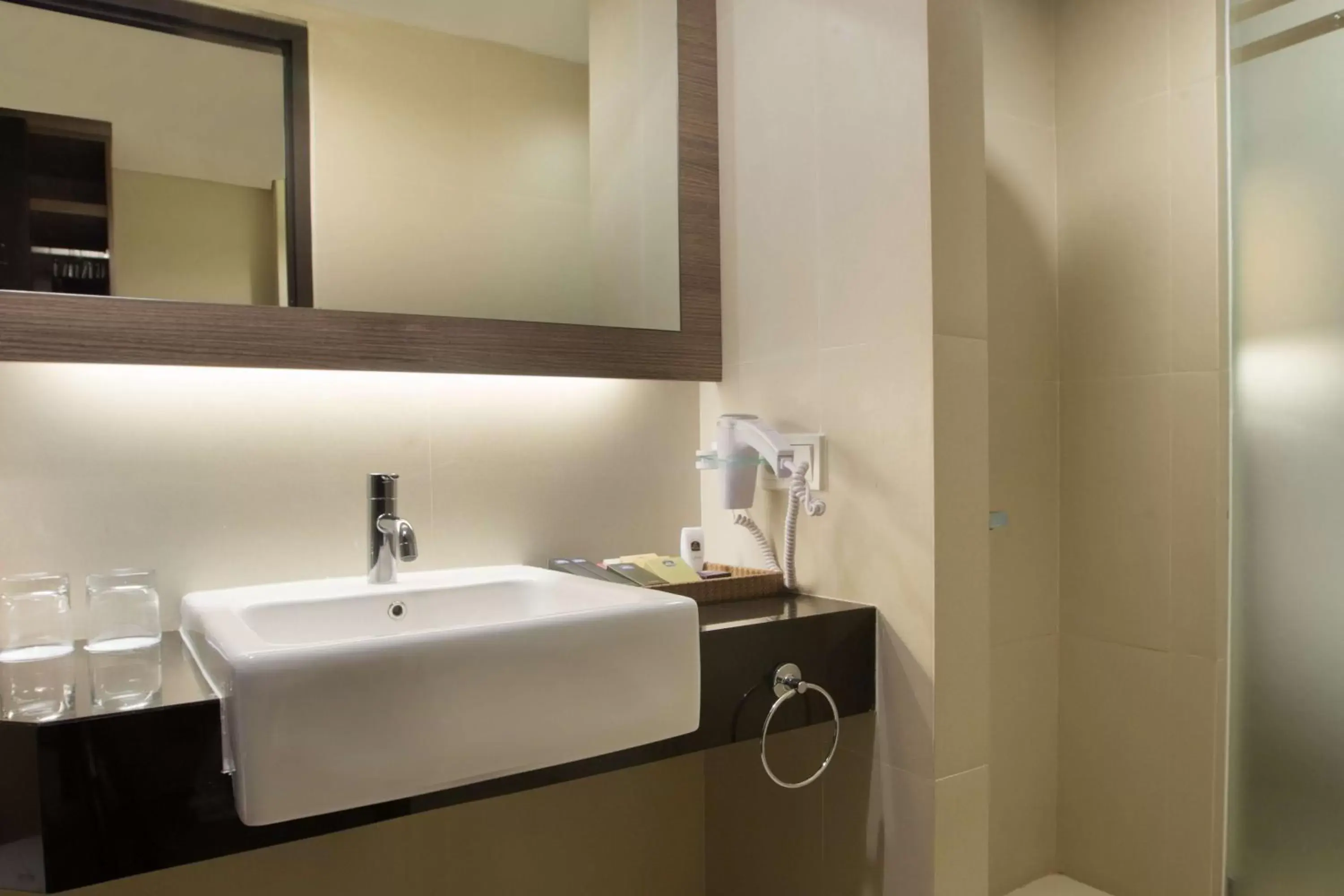 Bedroom, Bathroom in BW Kemayoran Hotel & Convention Powered by Archipelago