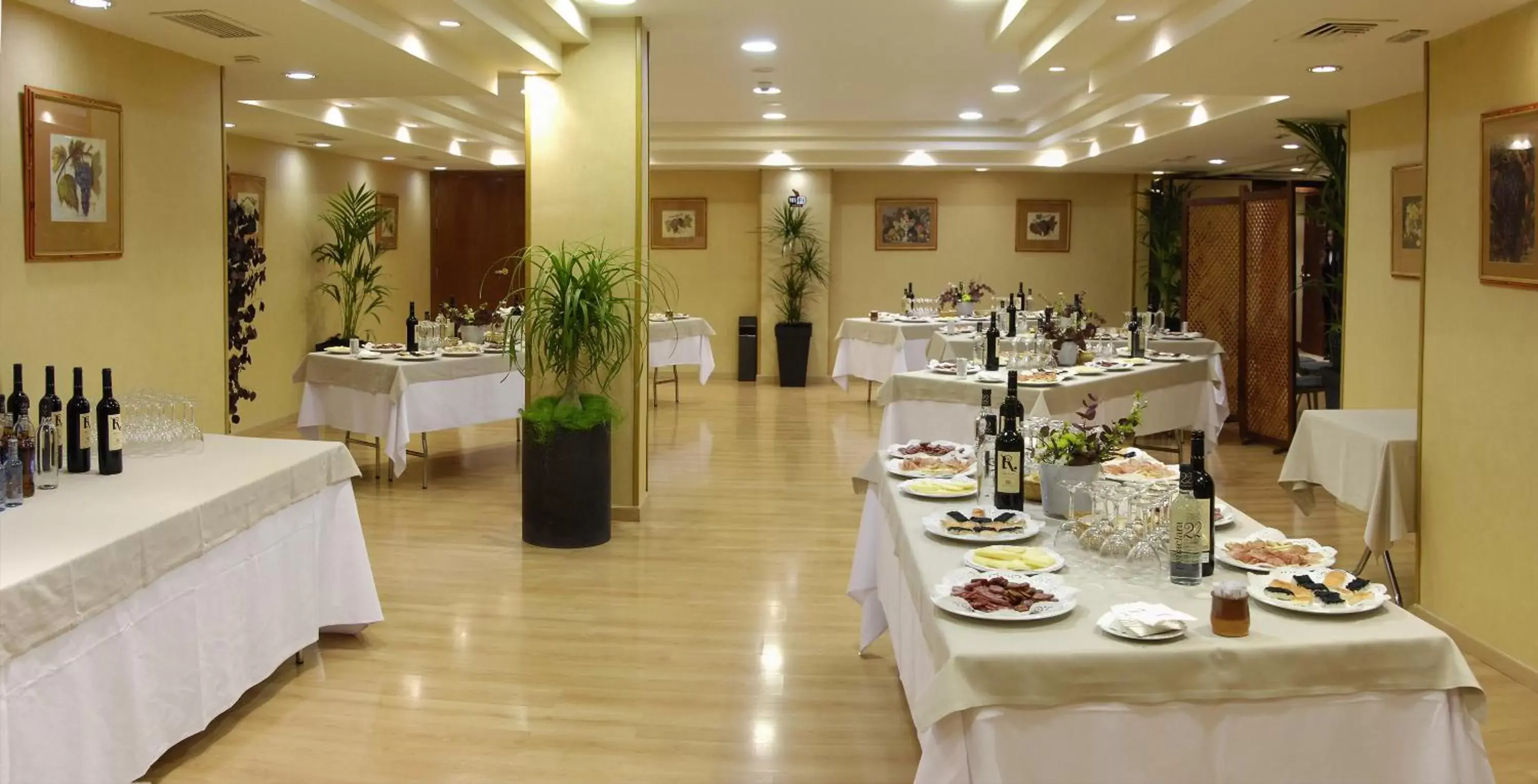 Food and drinks, Restaurant/Places to Eat in Hotel Gran Via