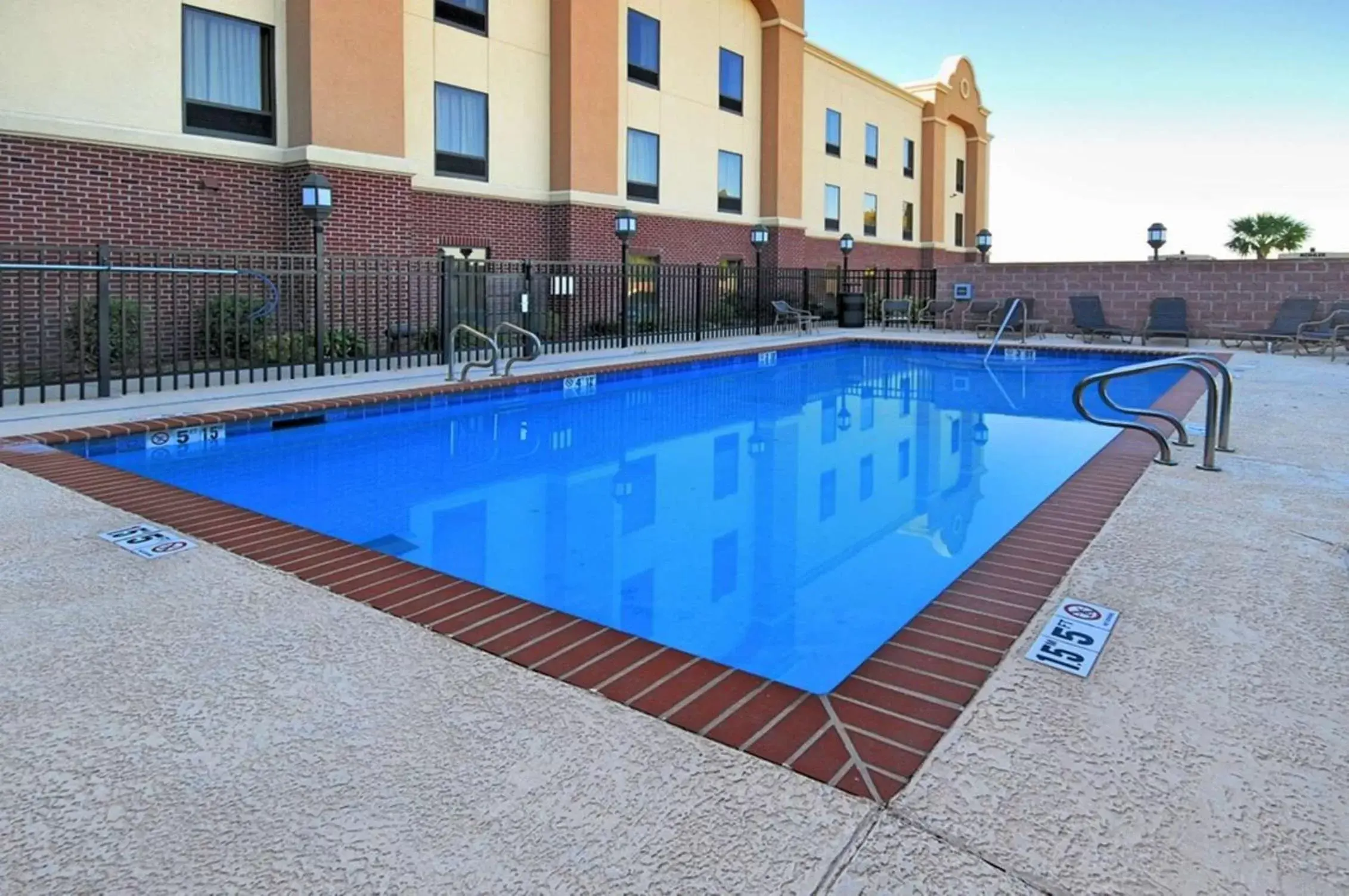Pool view, Swimming Pool in Hampton Inn By Hilton And Suites New Iberia