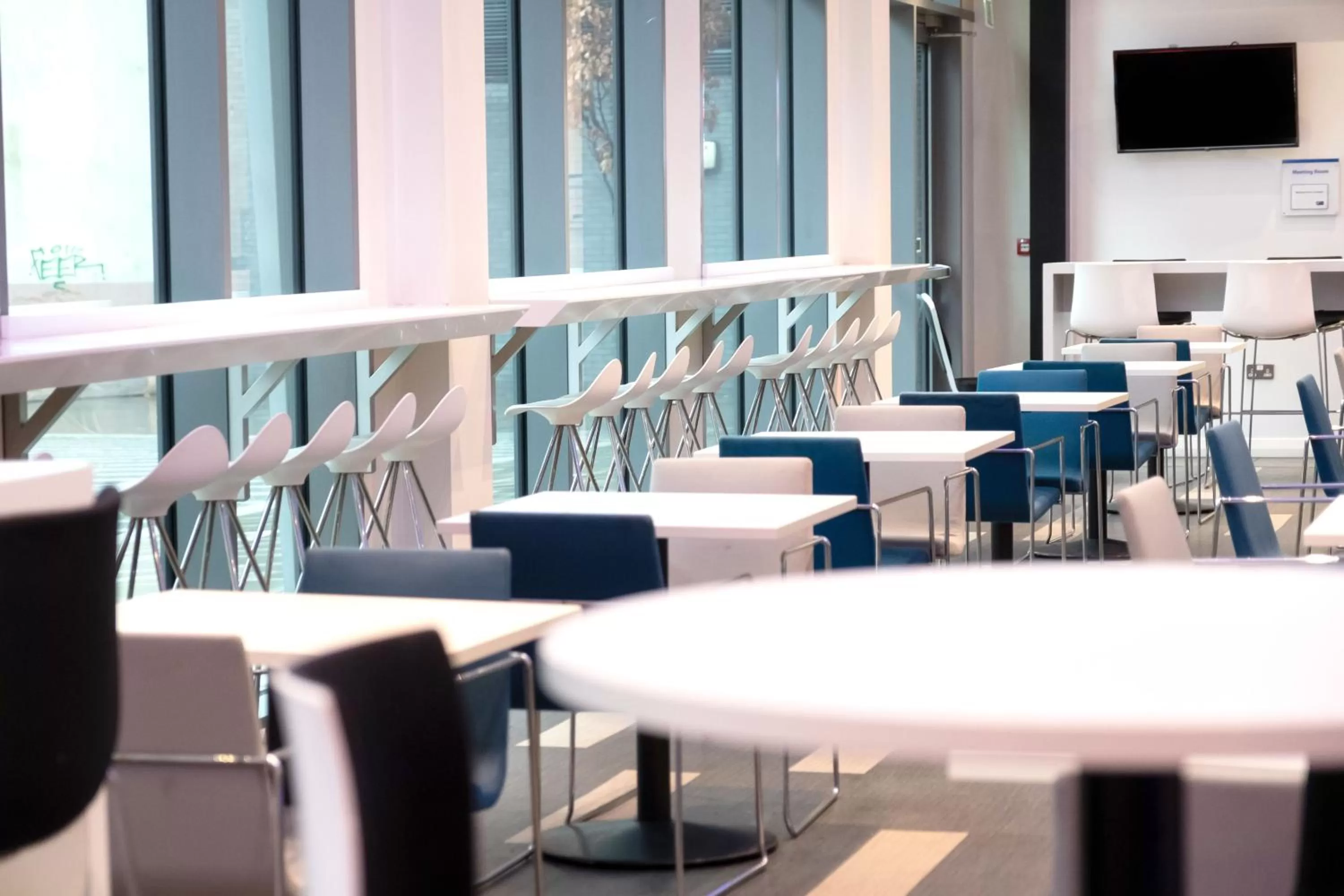 Lounge or bar in Holiday Inn Express Manchester City Centre Arena by IHG
