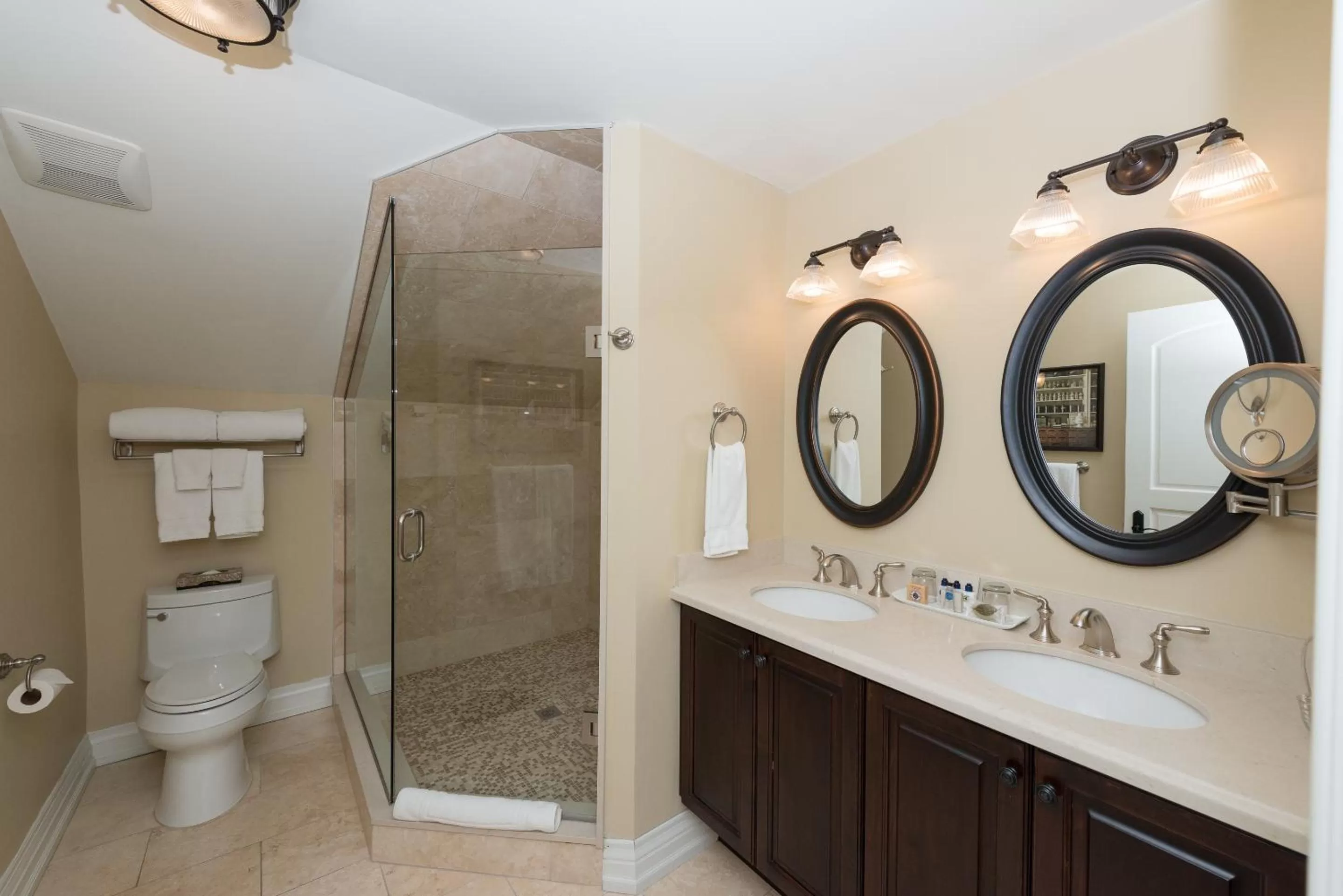 Shower in 124 on Queen Hotel & Spa