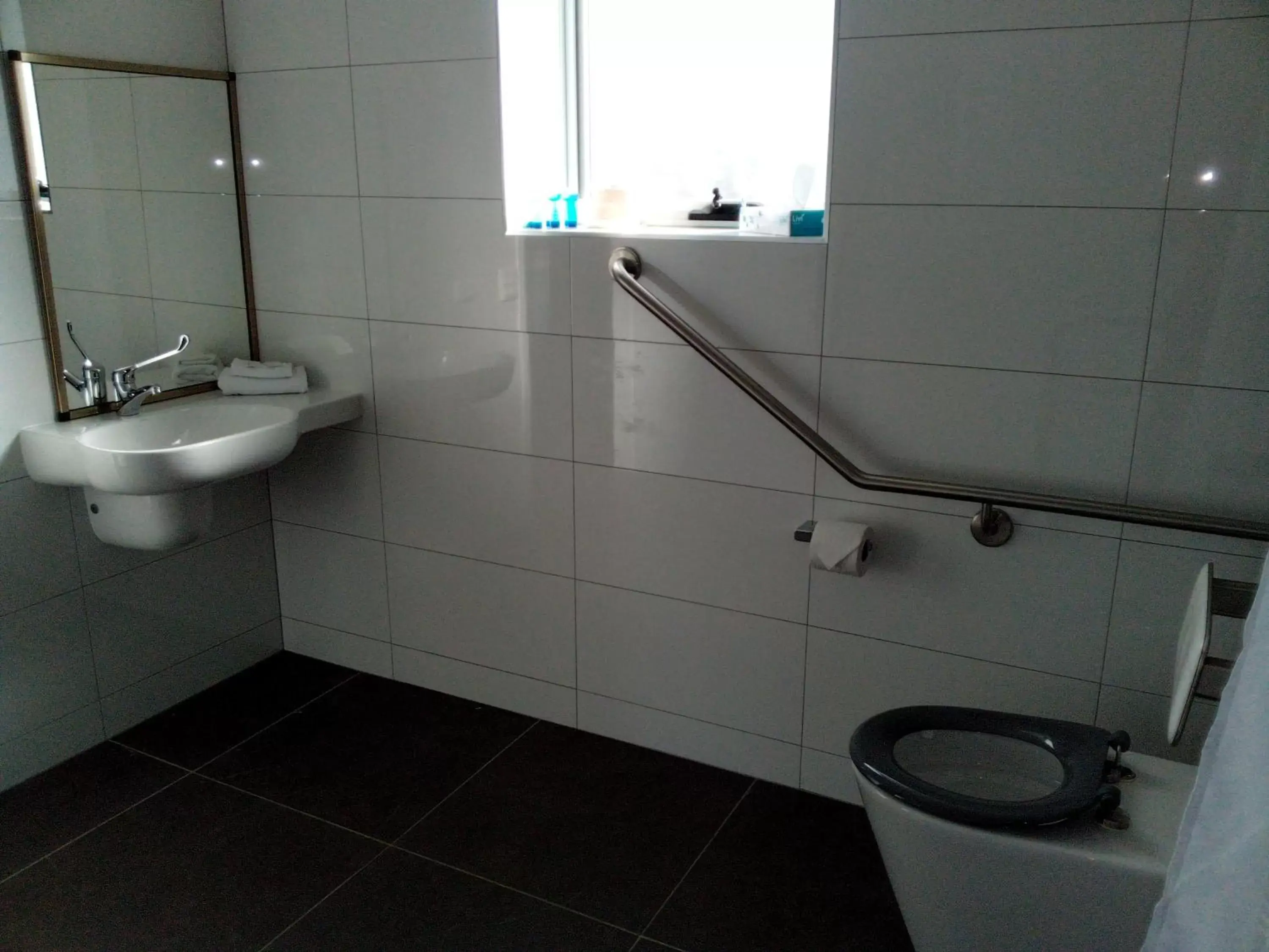 Bathroom in Hive Hotel, Moruya
