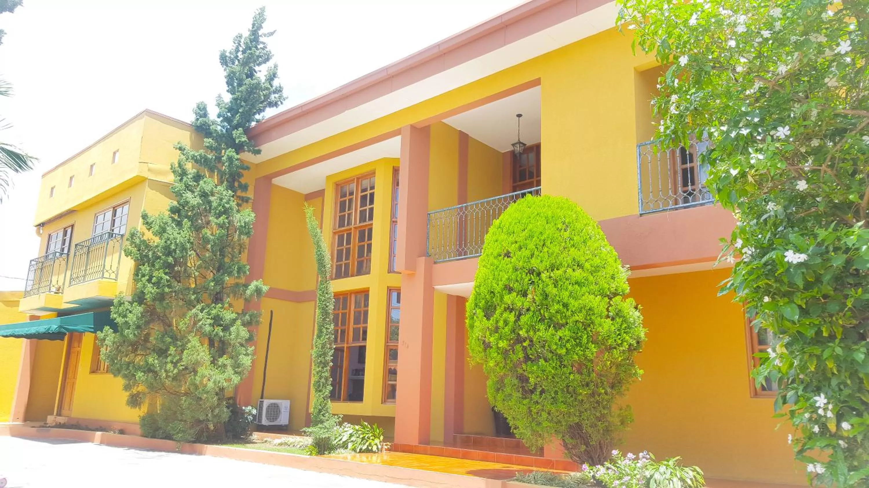 Facade/entrance in Hotel Los Pinos