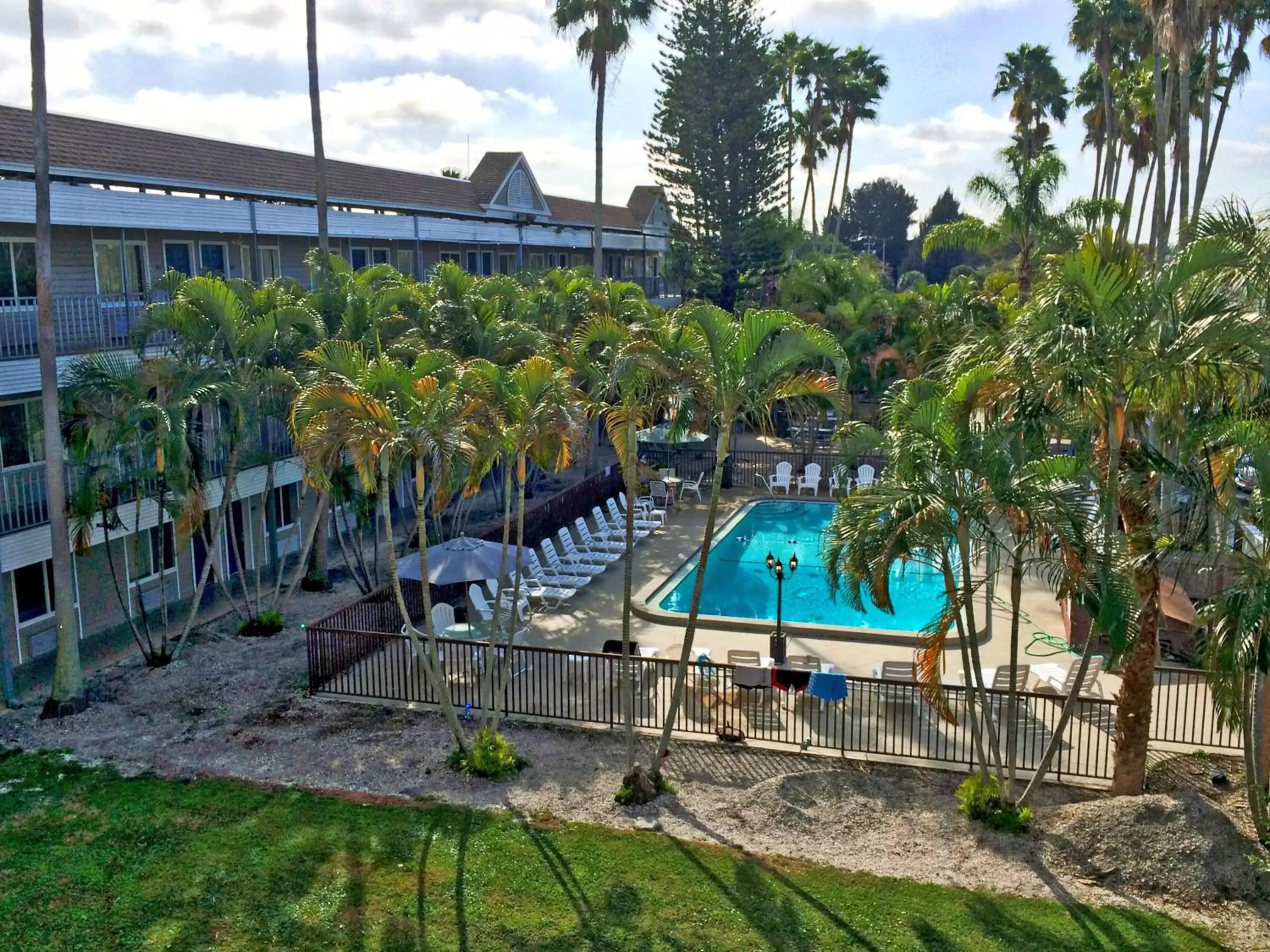 Pool View in Lantern Inn & Suites - Sarasota