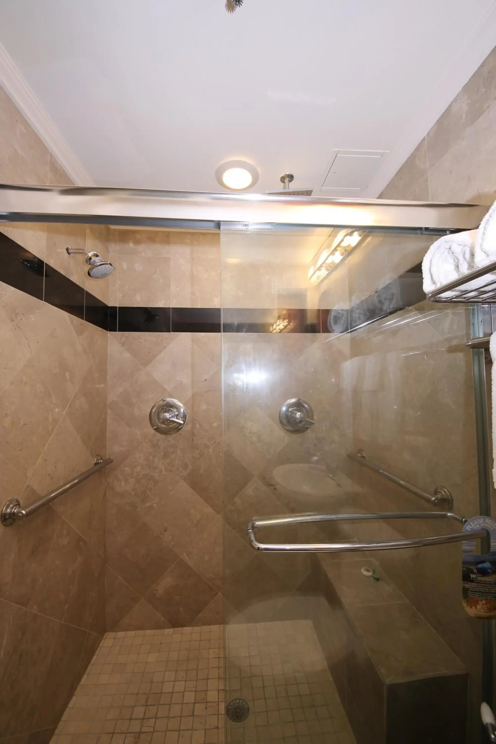 Shower, Bathroom in Hyde Park Hotel