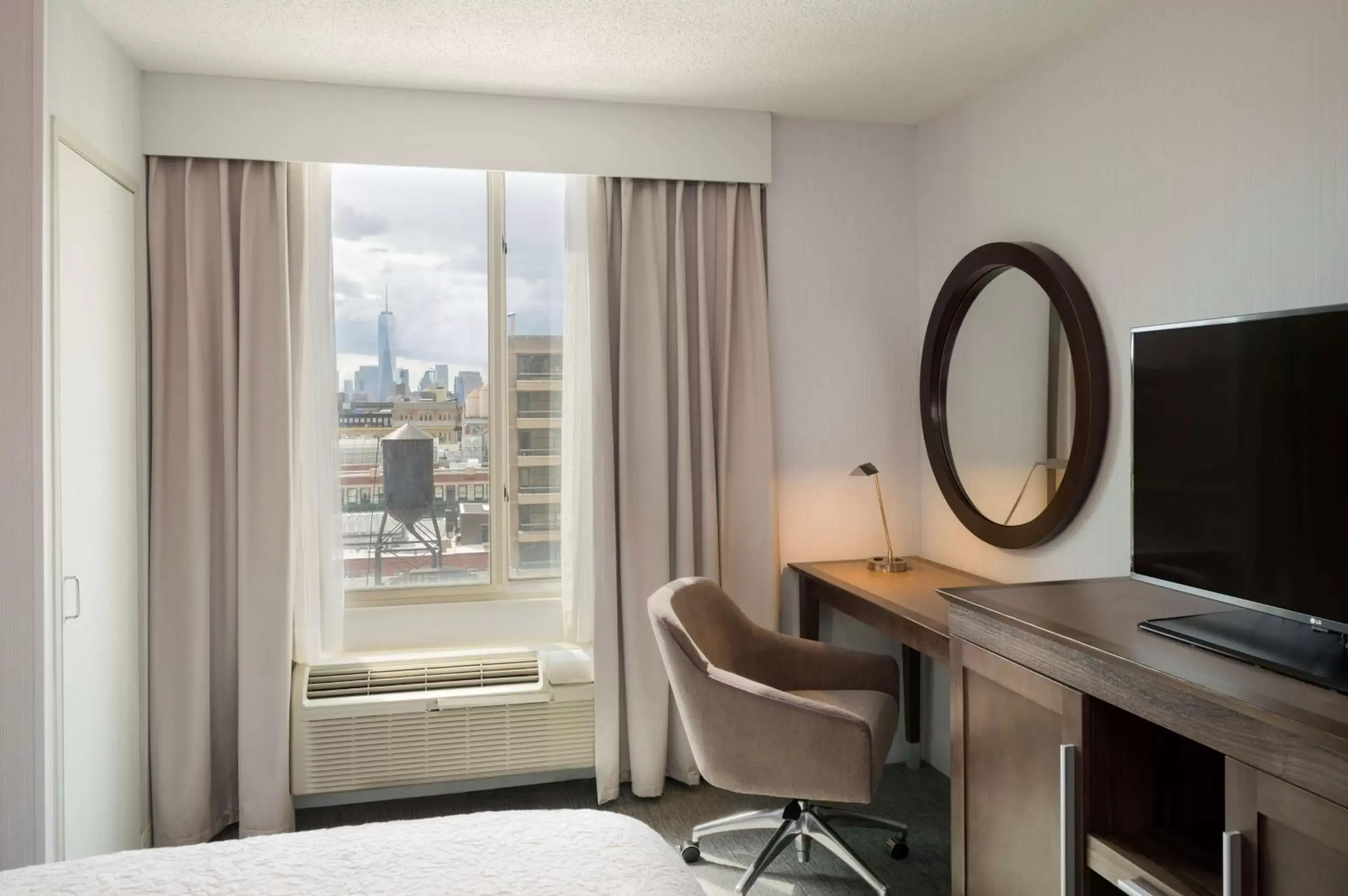 King Room with City View in Hampton Inn Manhattan Chelsea King Room with City View in Hampton Inn Manhattan Chelsea