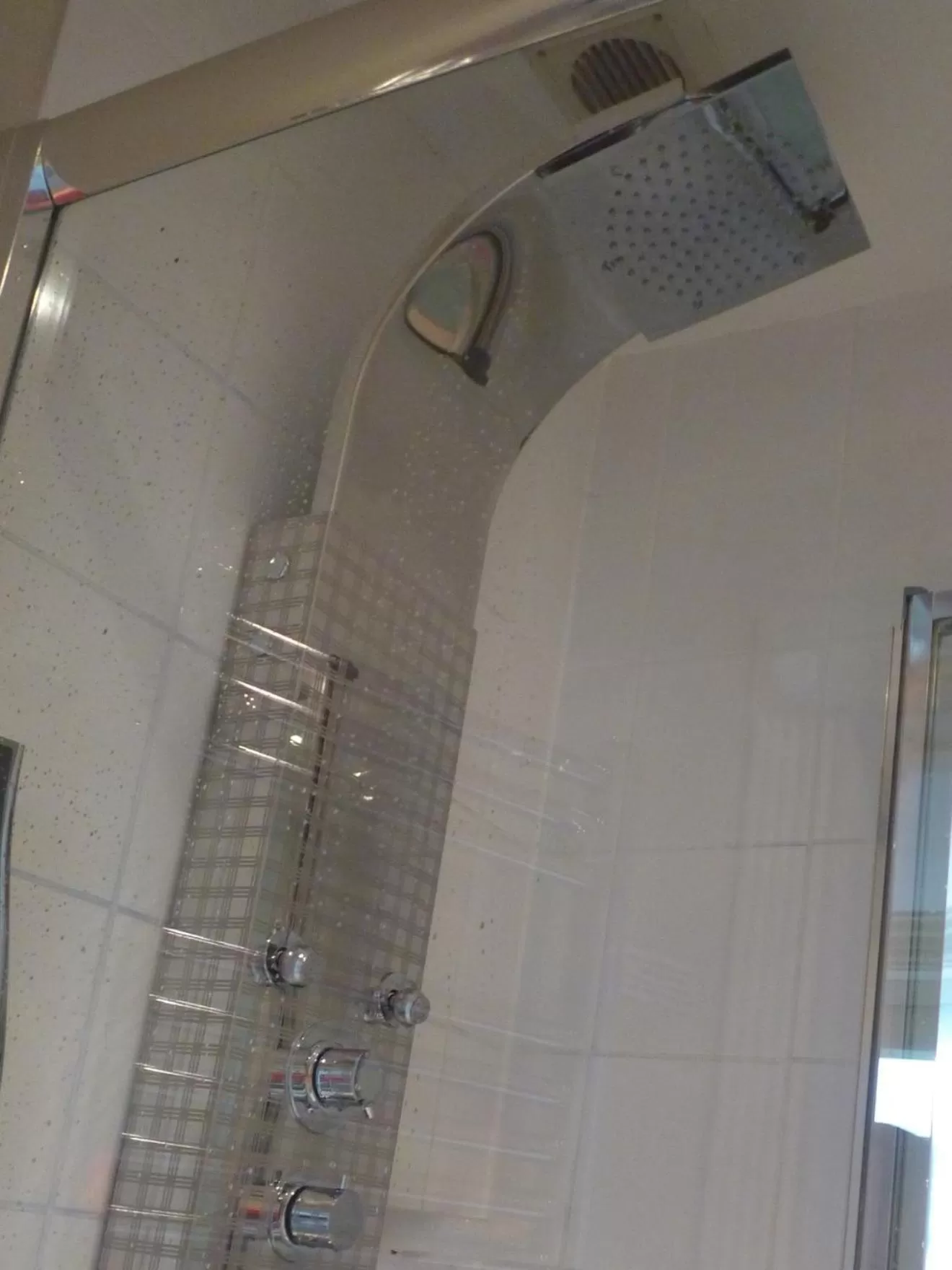 Bathroom in The Bath House Boutique B&B - IN-ROOM Breakfast - FREE parking