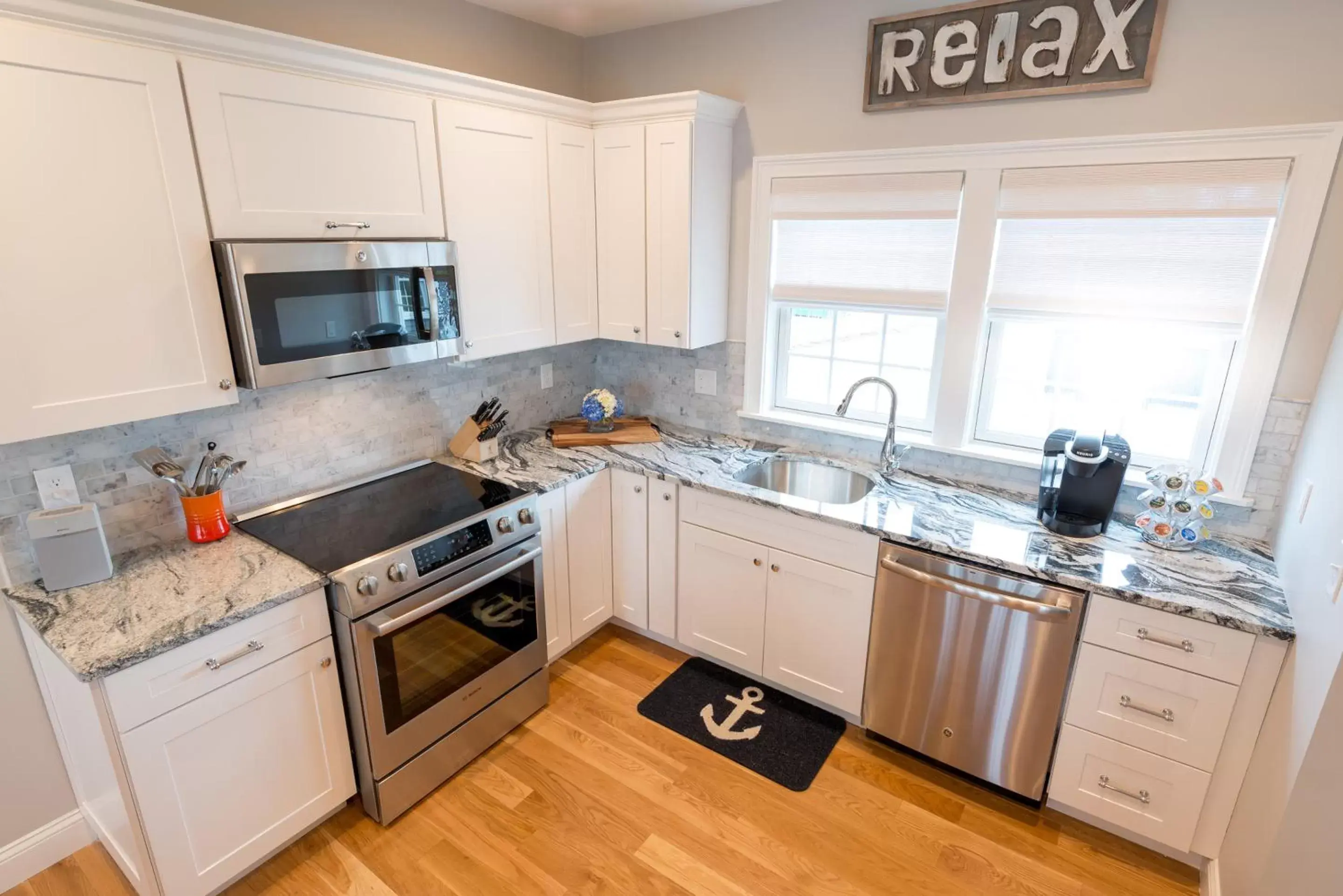 Kitchen or kitchenette, Kitchen/Kitchenette in The East Island Reserve Hotel