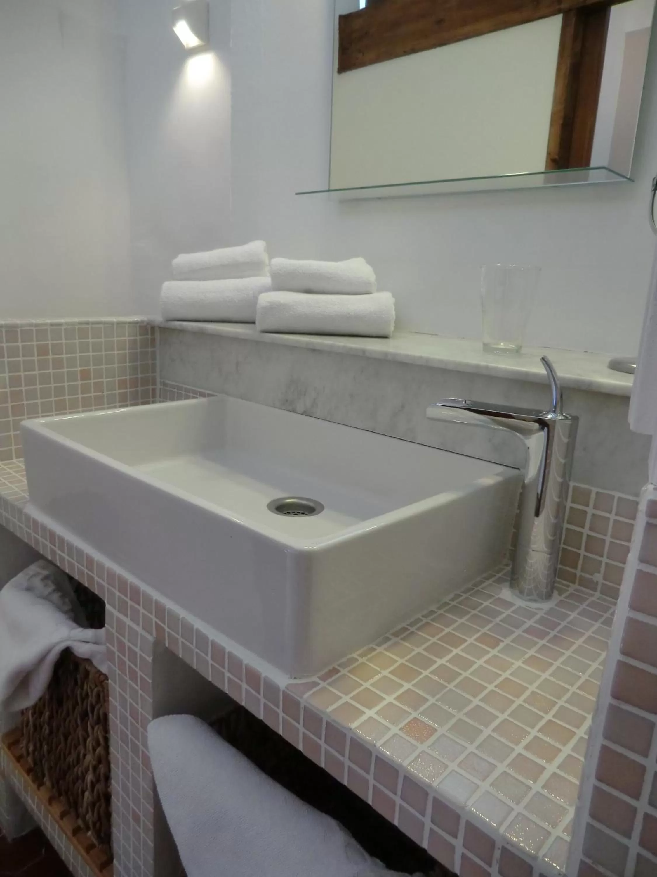 Bathroom in Le Moulin de Varrians