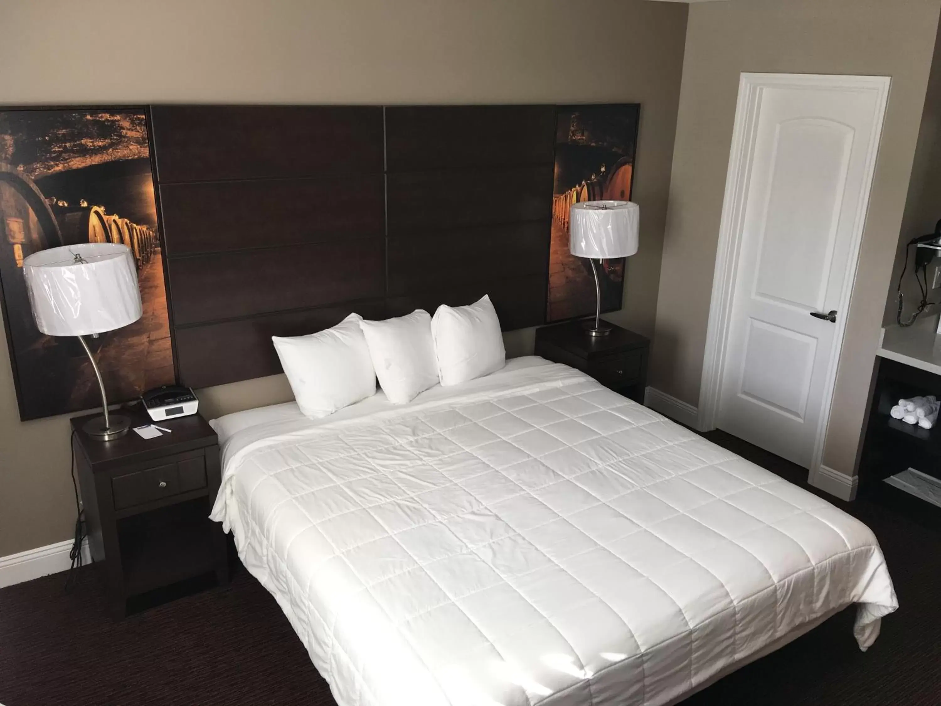 Bedroom, Bed in Vallejo Inn