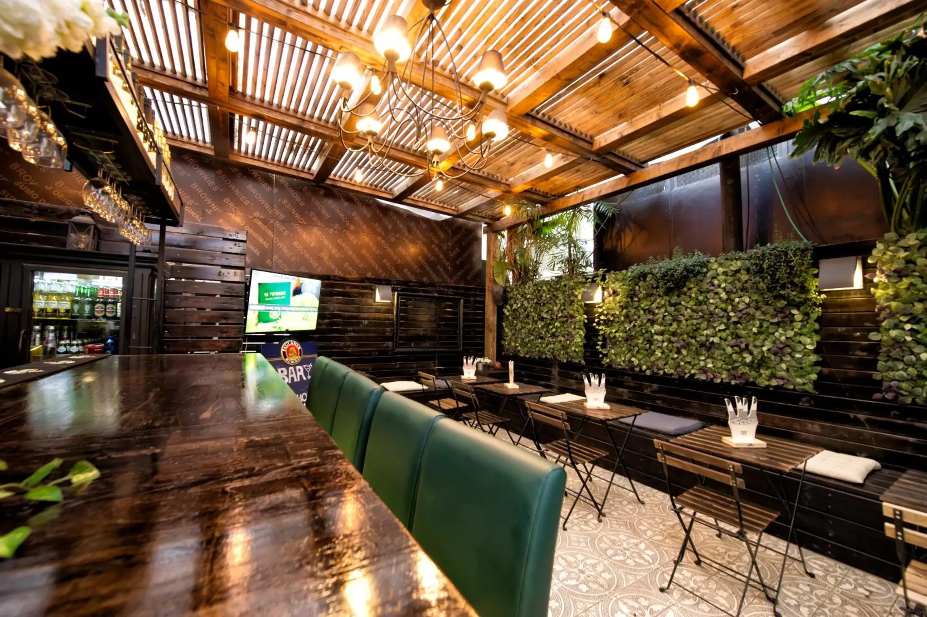 Lounge or bar, Restaurant/Places to Eat in Montefiore 16 - Urban Boutique Hotel