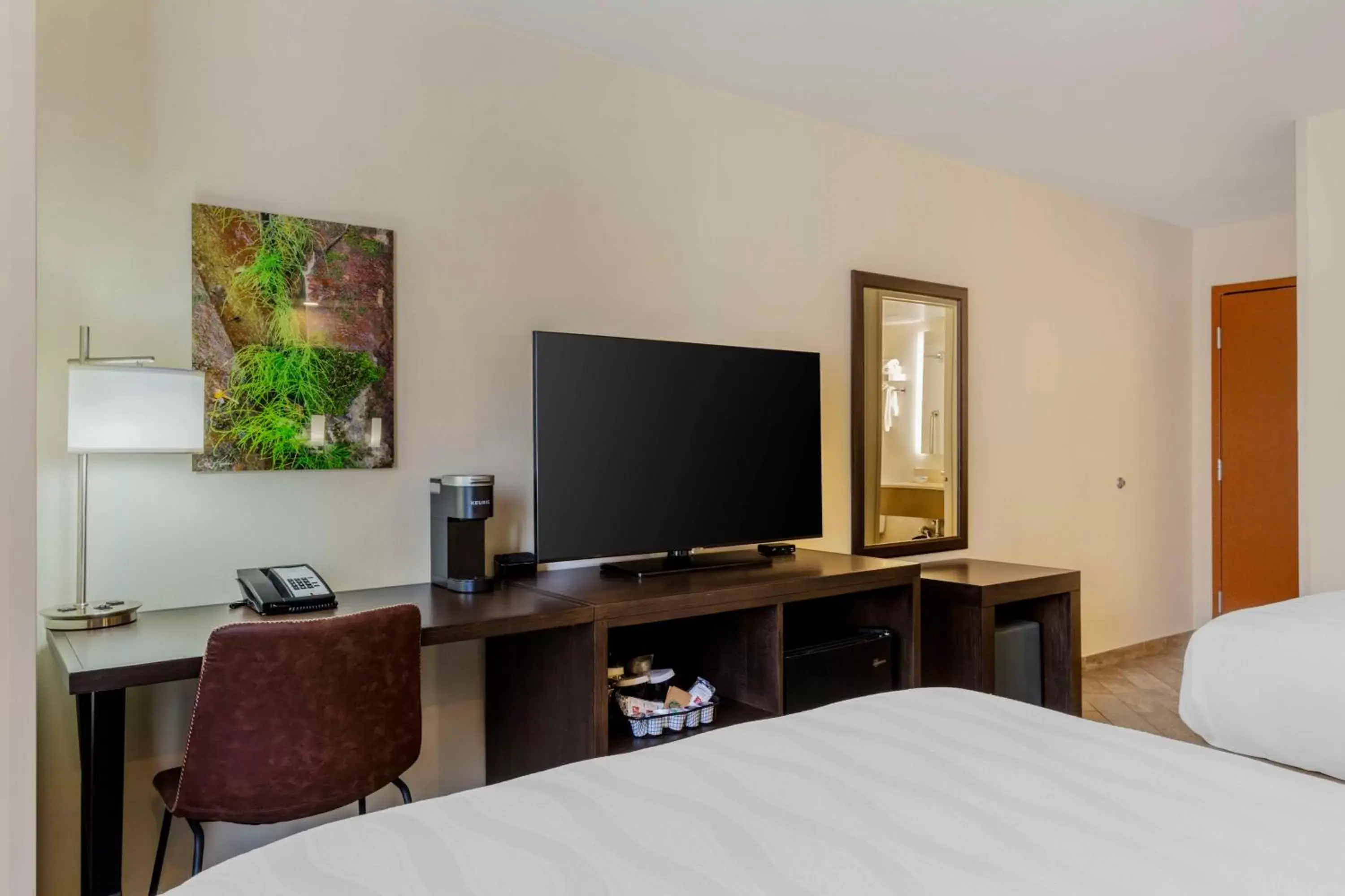 Bed, TV/Entertainment Center in Aiden by Best Western Sedona