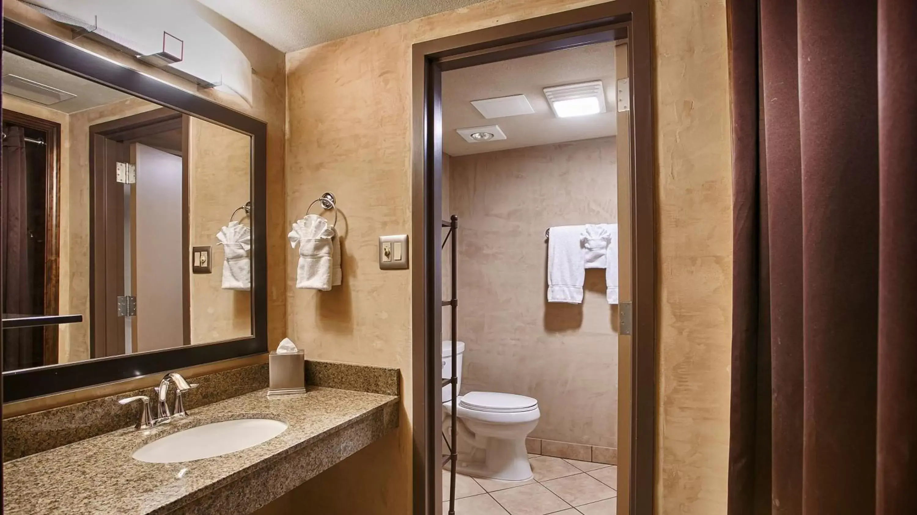Photo of the whole room, Bathroom in Best Western Plus Raton Hotel