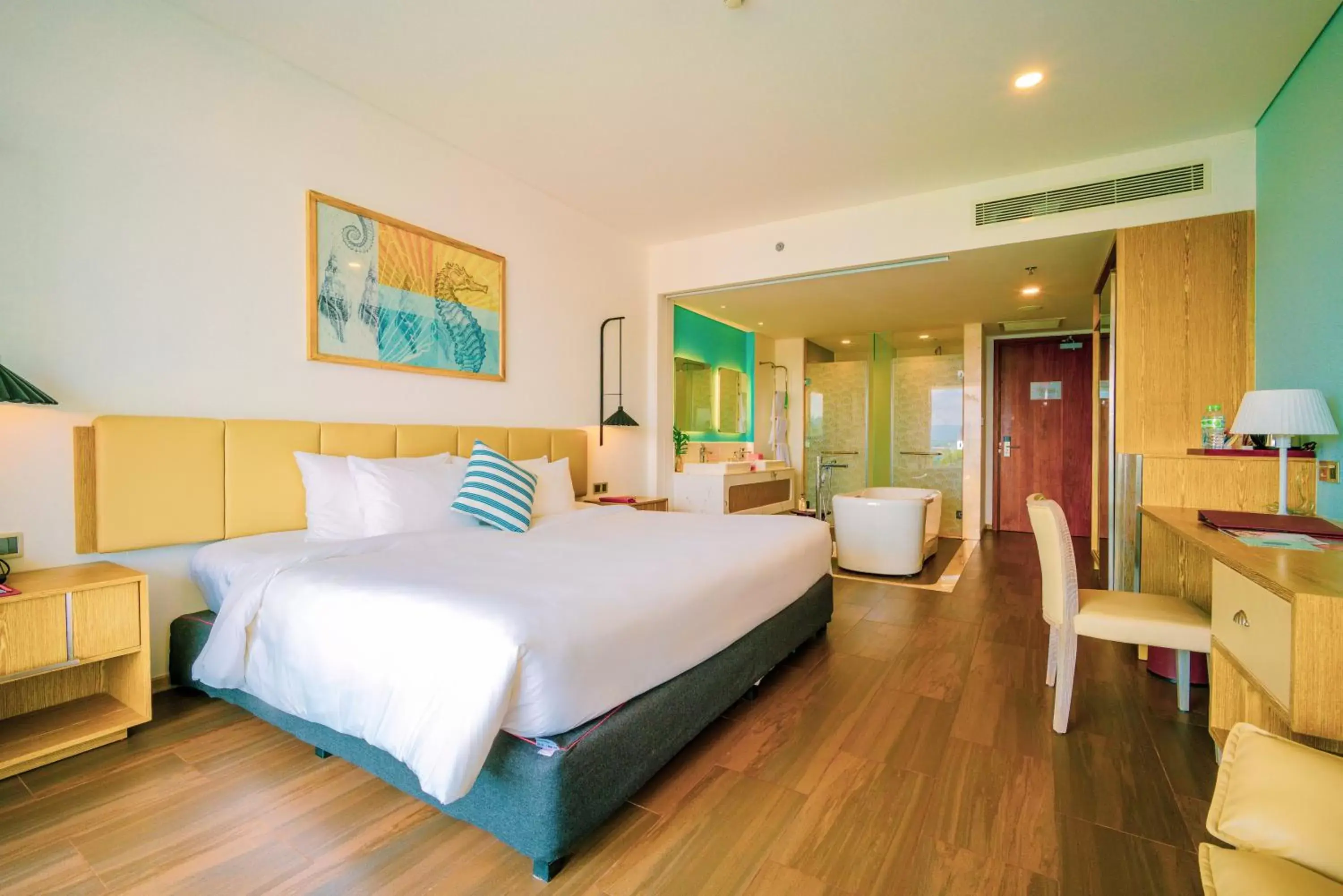 Bed in Seashells Phu Quoc Hotel & Spa