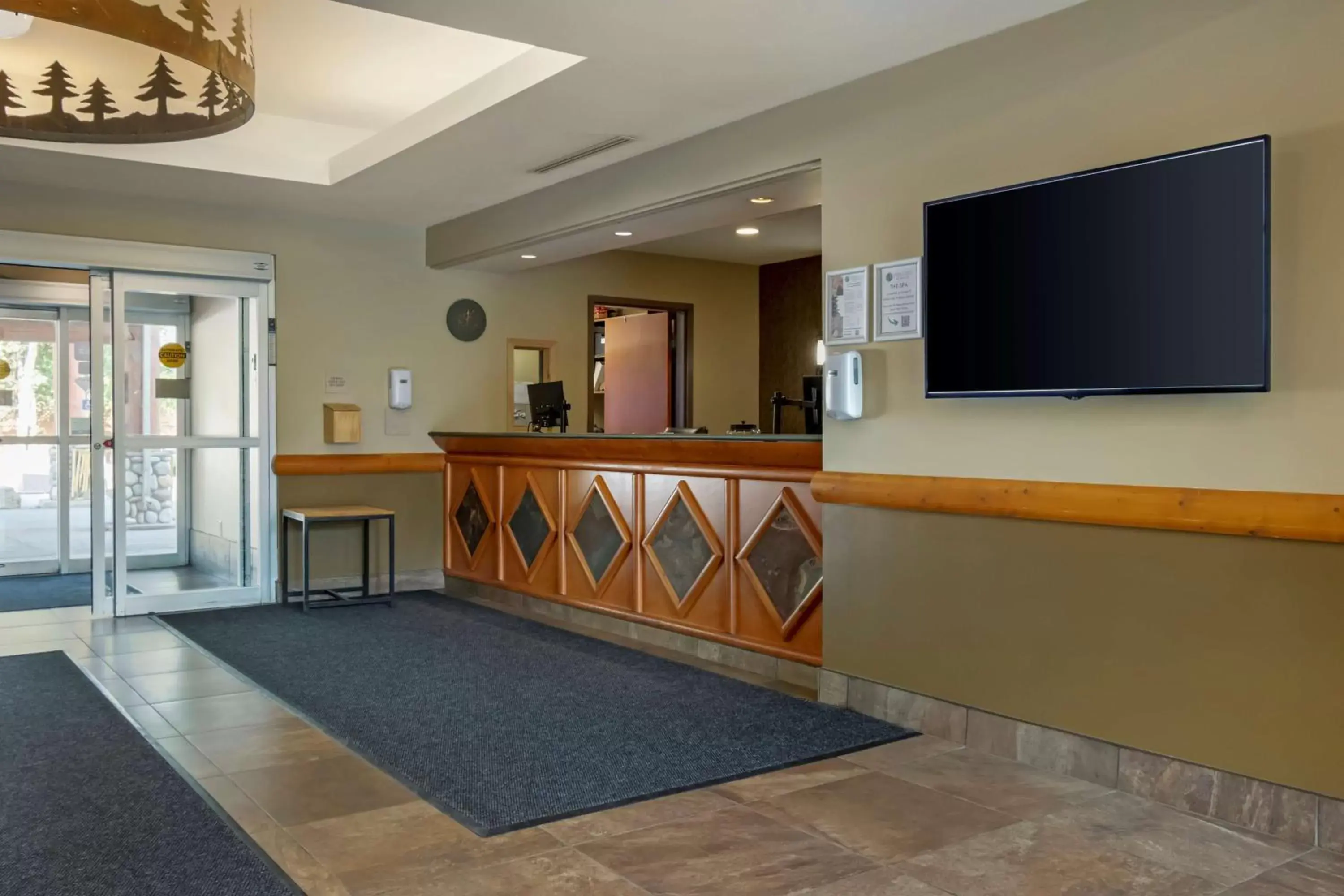 Lobby or reception, Lobby/Reception in BEST WESTERN PLUS Valemount Inn & Suites