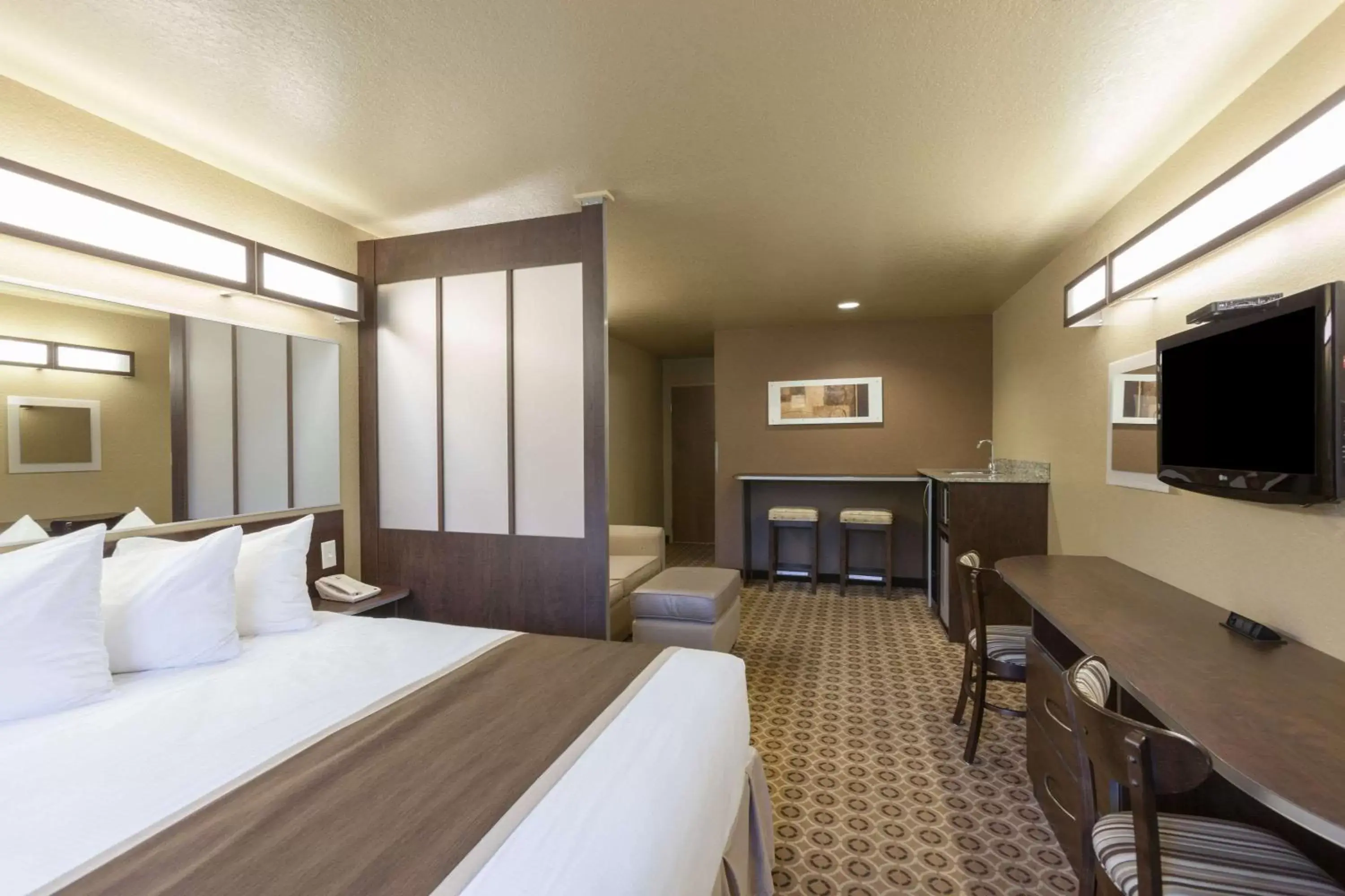 Photo of the whole room in Microtel Inn & Suites by Wyndham Searcy