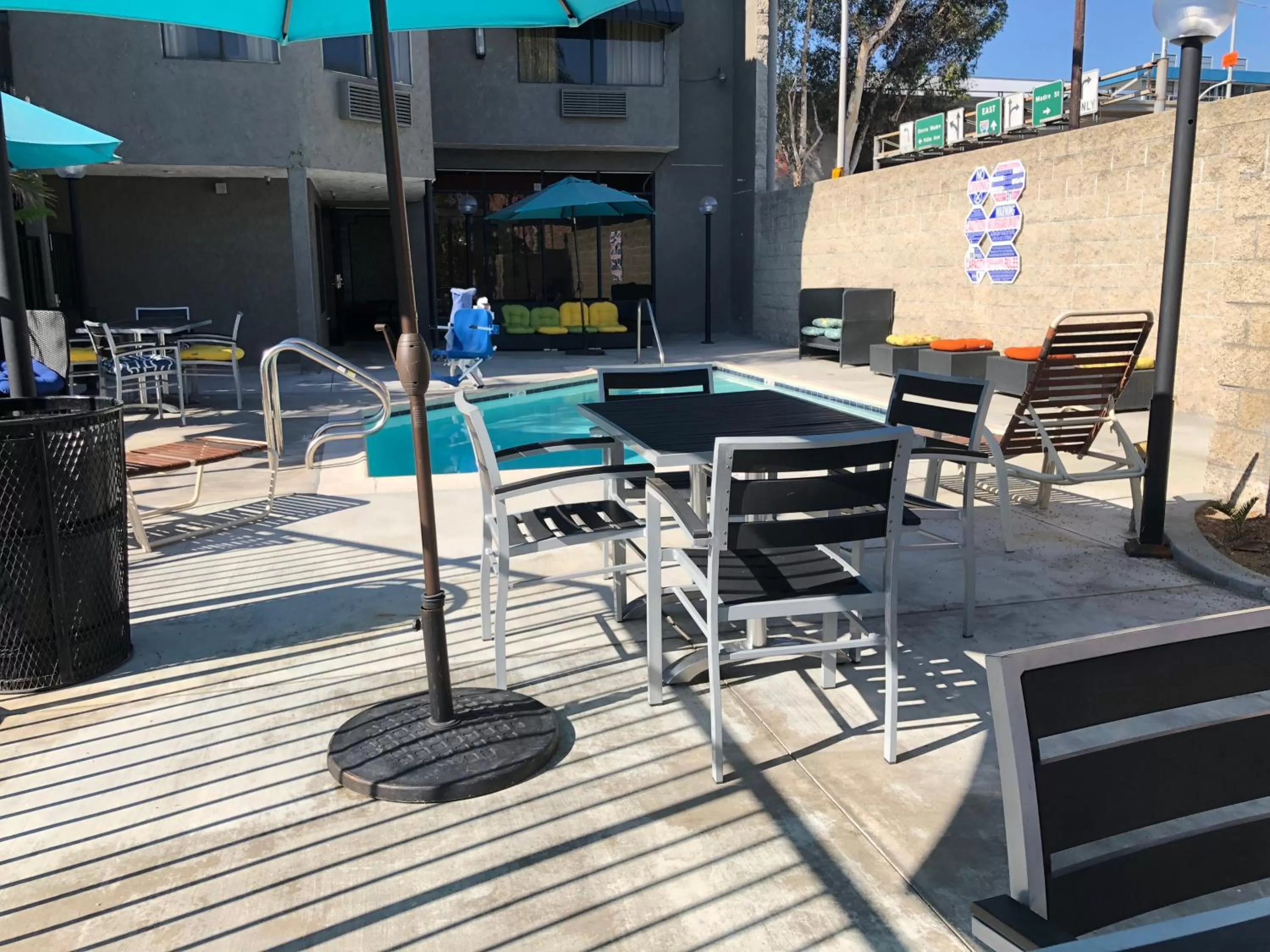 Patio in Hotel Le Reve Pasadena