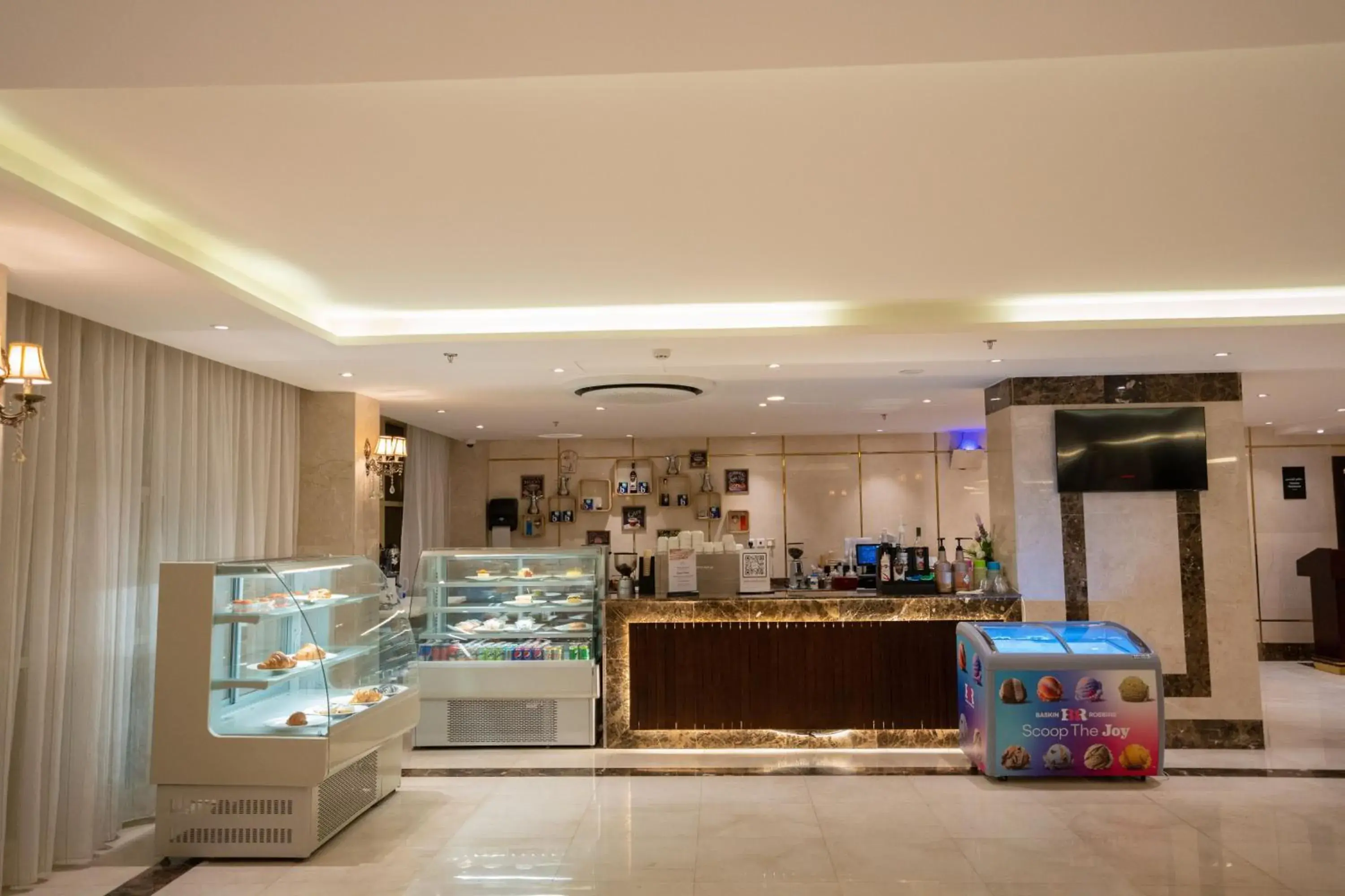 Restaurant/places to eat in Address Al Hamra Hotel