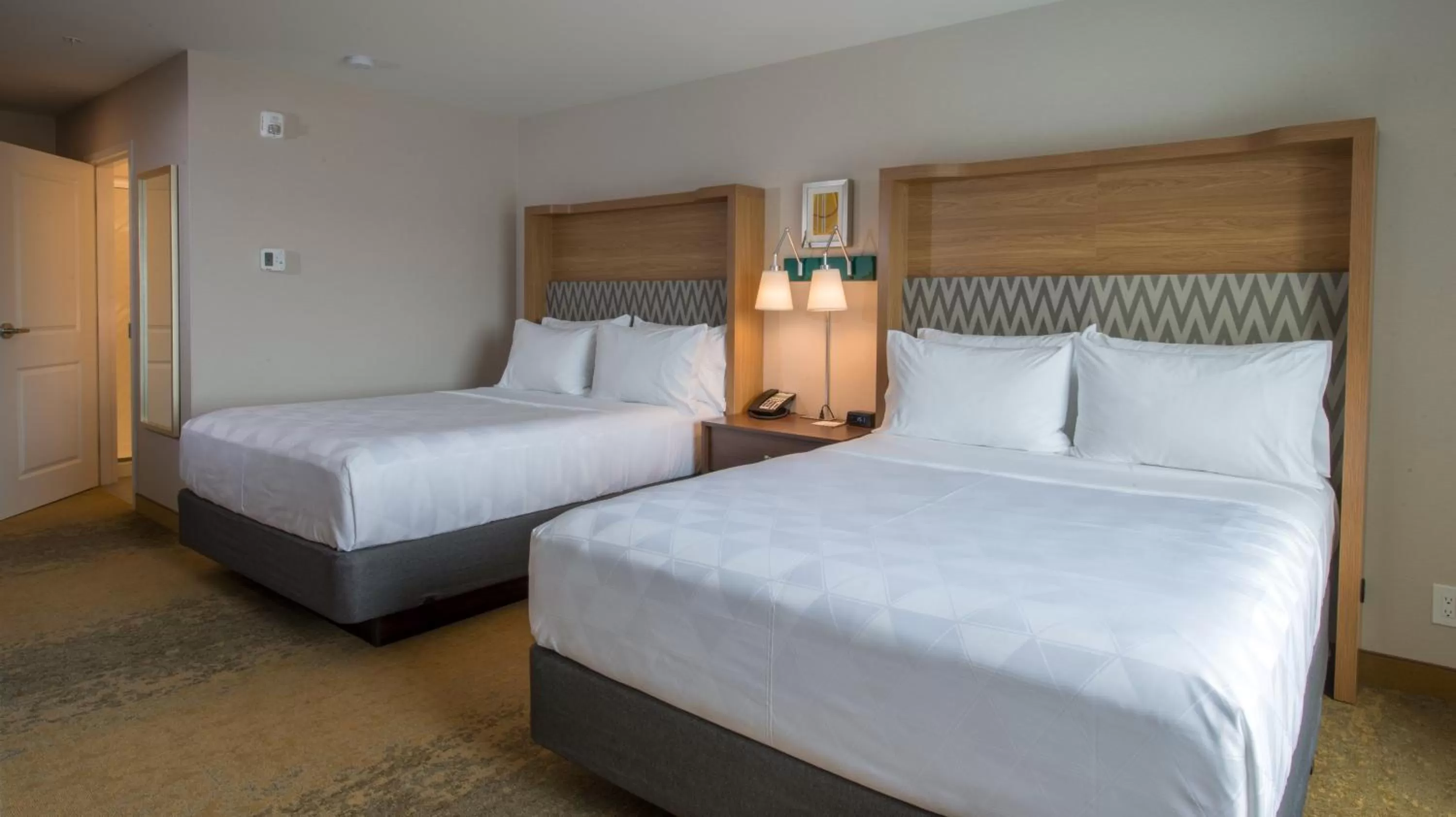 Photo of the whole room, Bed in Holiday Inn Edmonton South - Evario Events by IHG