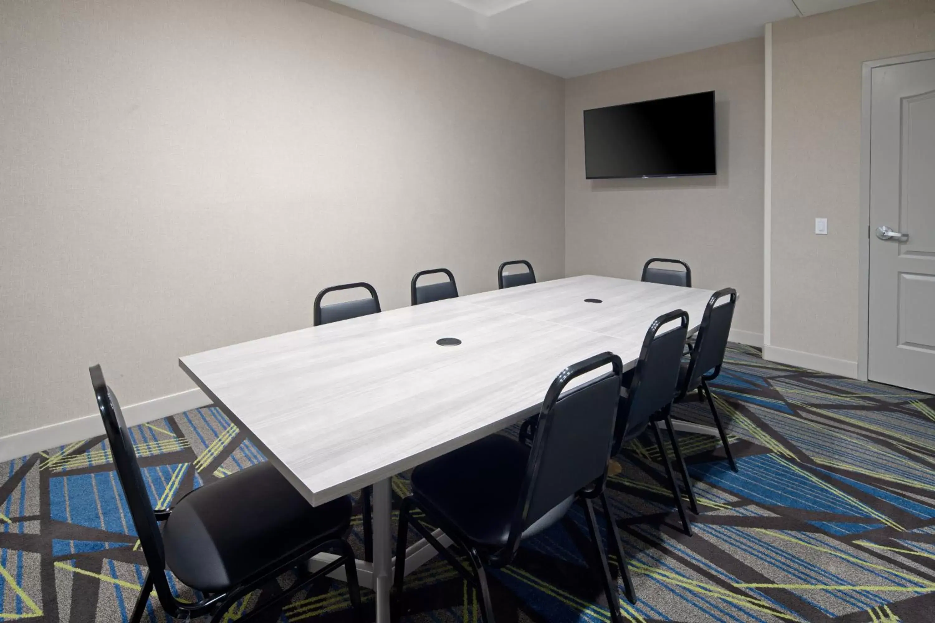 Meeting/conference room in Holiday Inn Express Fresno South, an IHG Hotel