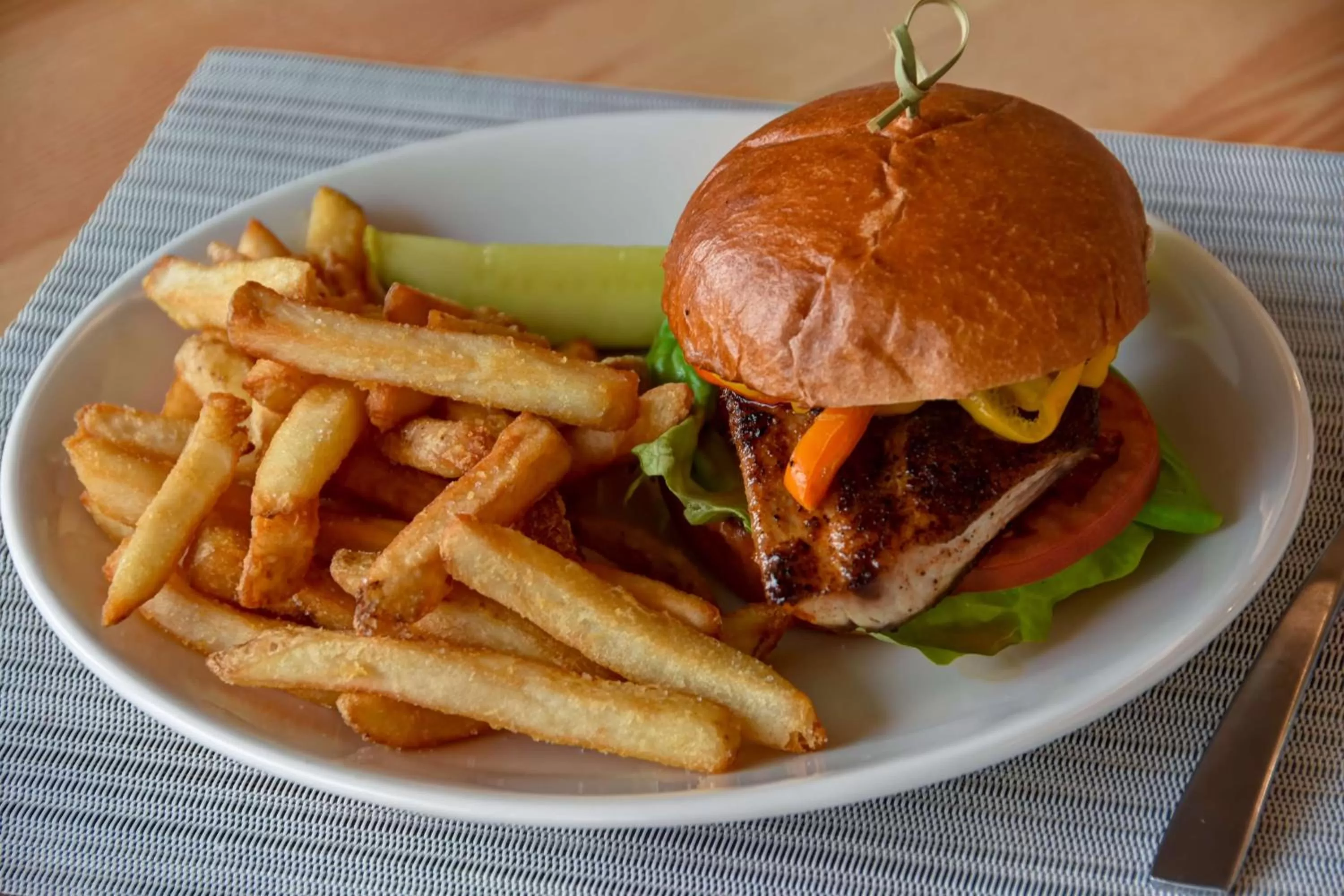 Dining area in DoubleTree by Hilton Oceanfront Virginia Beach