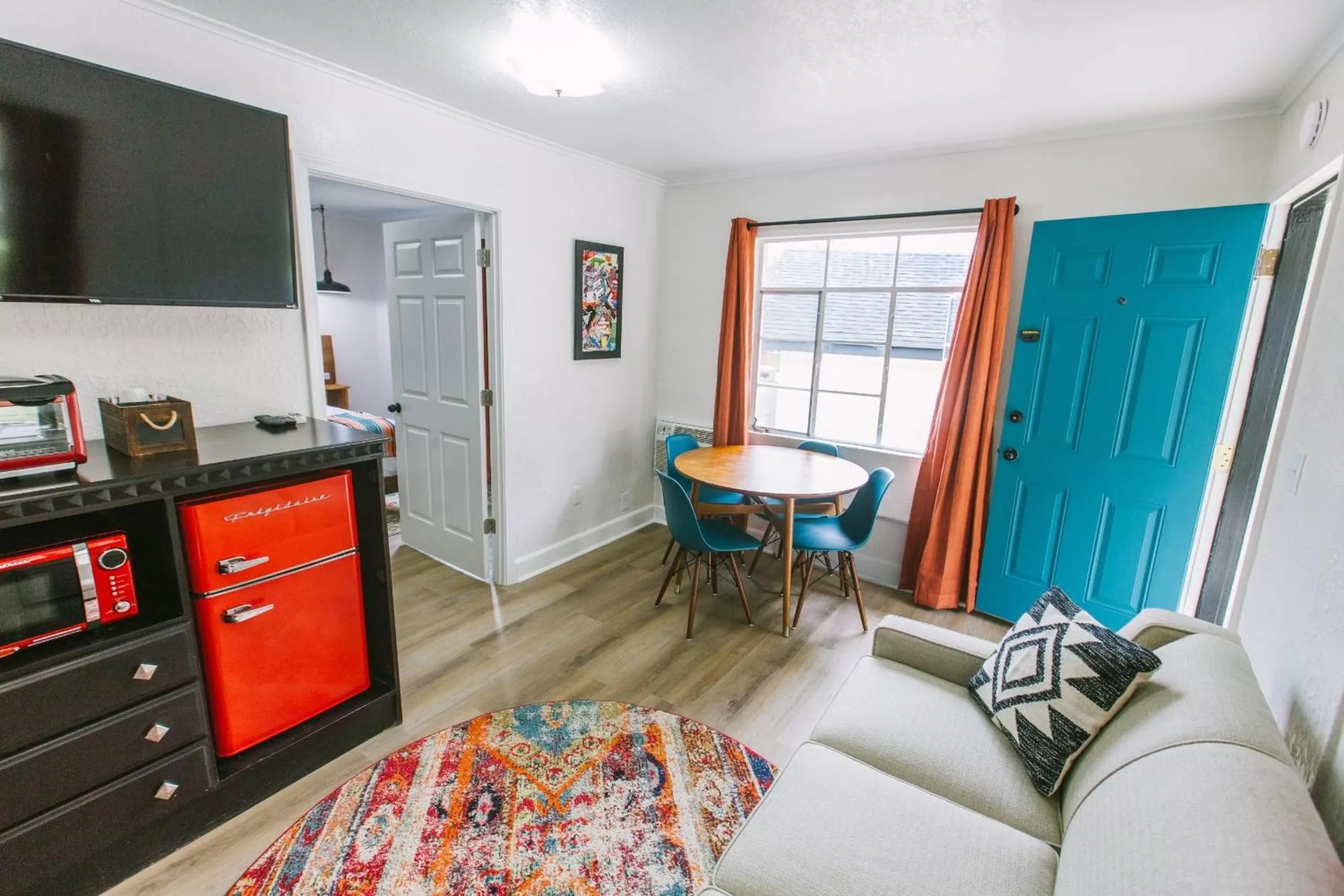 TV/Entertainment Center in Route 19 Inn