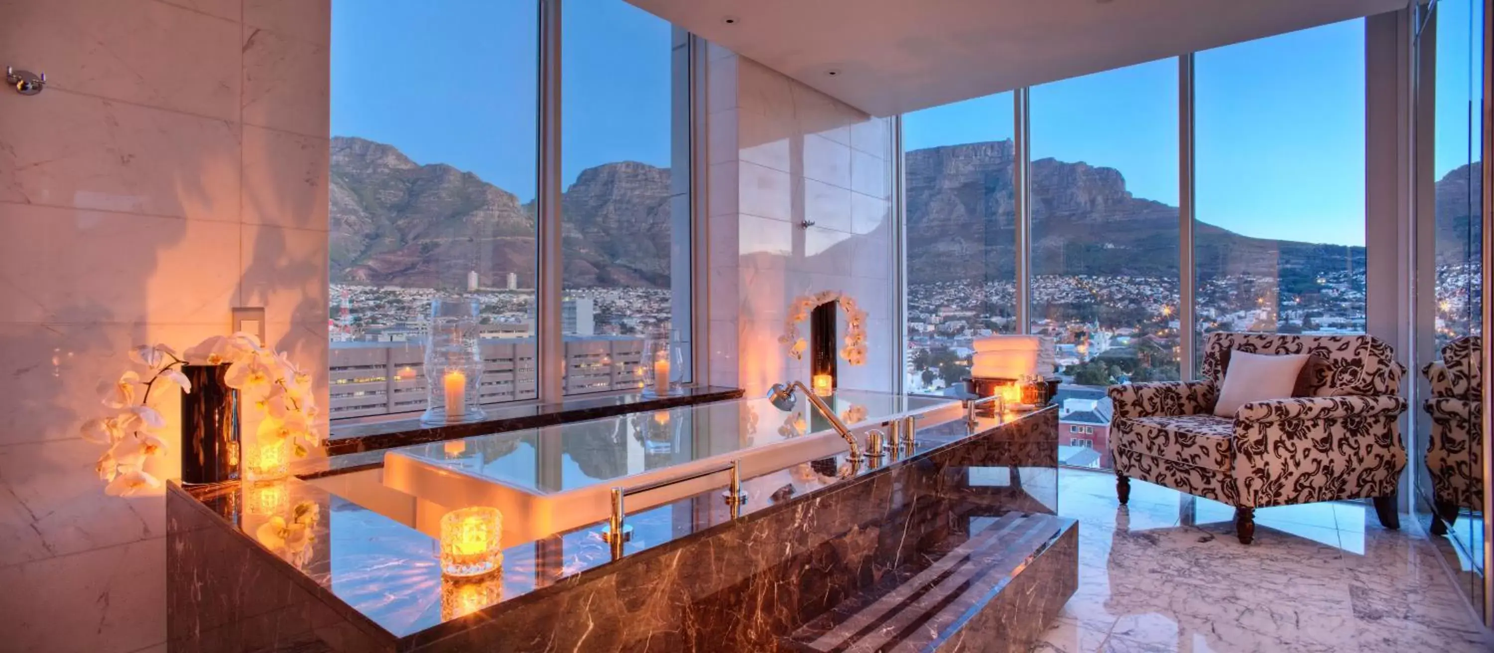 Shower, Mountain View in Taj Cape Town