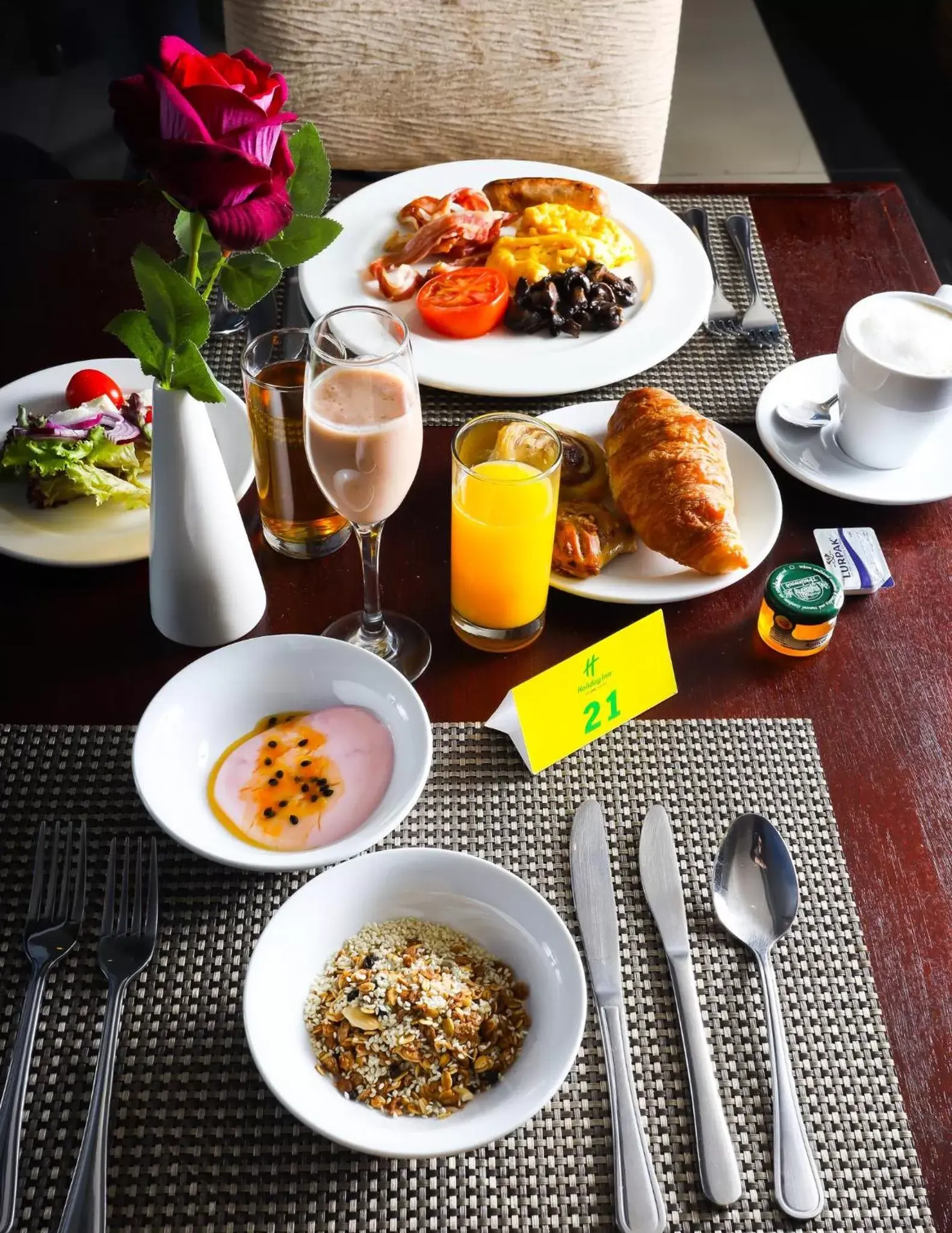 Restaurant/places to eat, Breakfast in Holiday Inn Johannesburg-Rosebank, an IHG Hotel