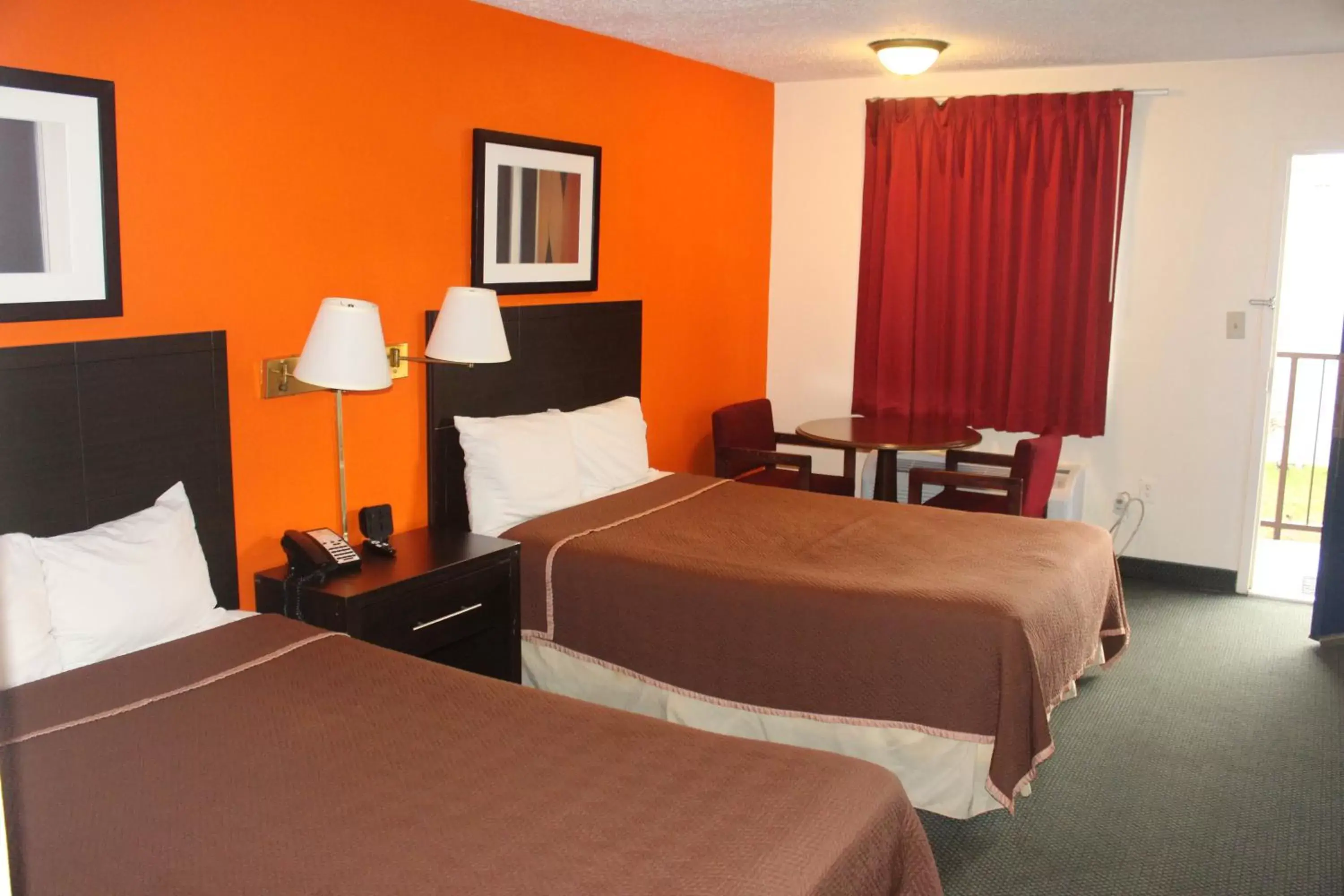 Photo of the whole room, Bed in Americas Best Value Inn - Fredericksburg North