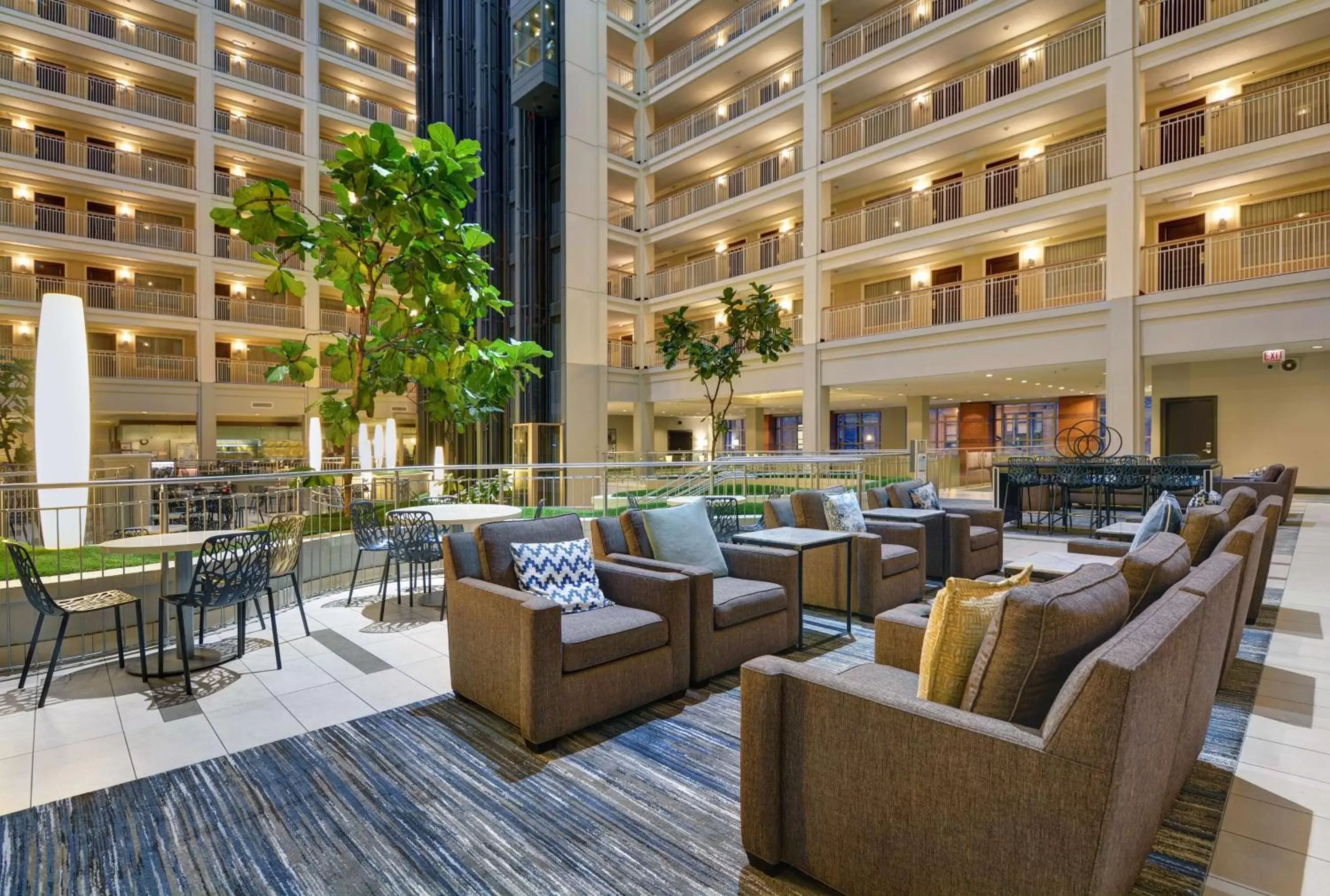 Lobby or reception in Embassy Suites Chicago - Downtown River North