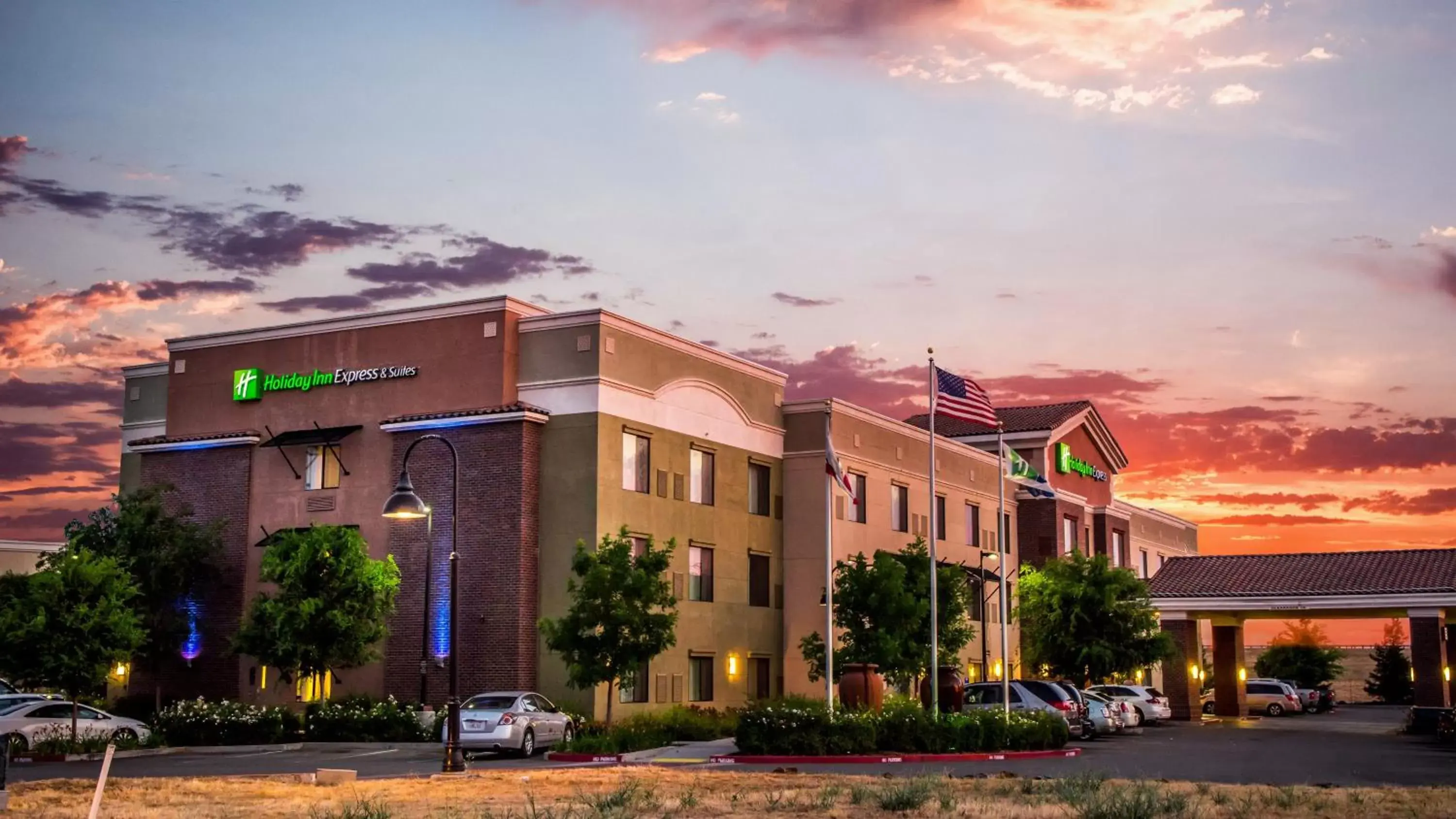 Property Building in Holiday Inn Express Hotel & Suites Lincoln-Roseville Area, an IHG Hotel