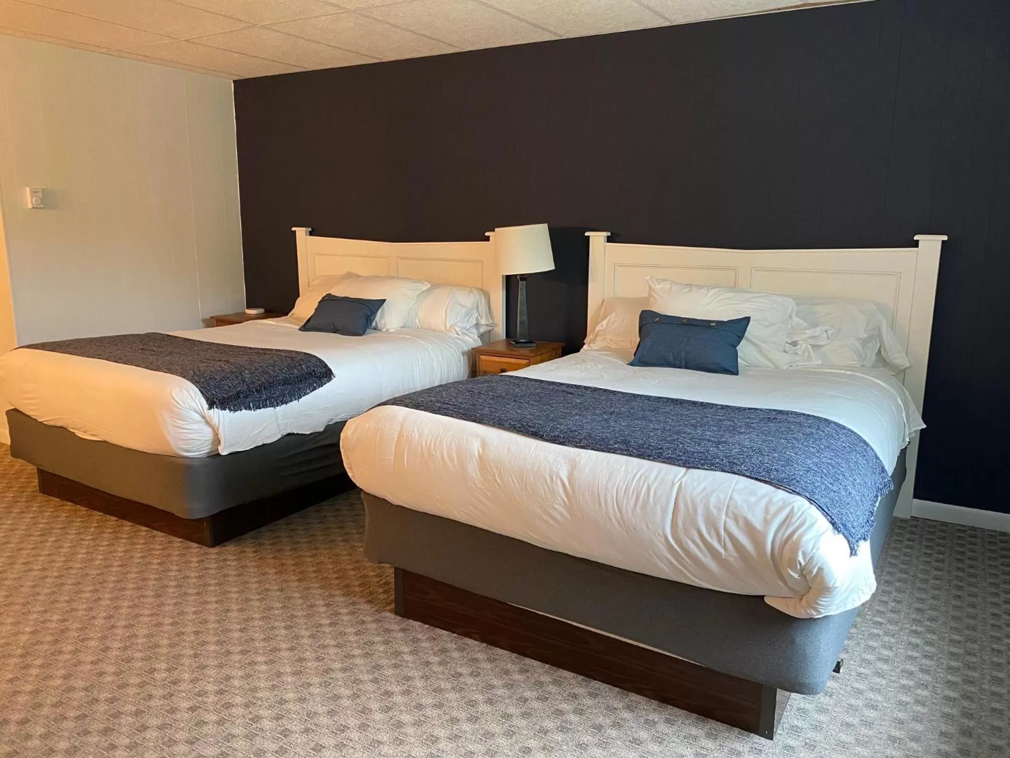 Bed in Catskill Seasons Inn