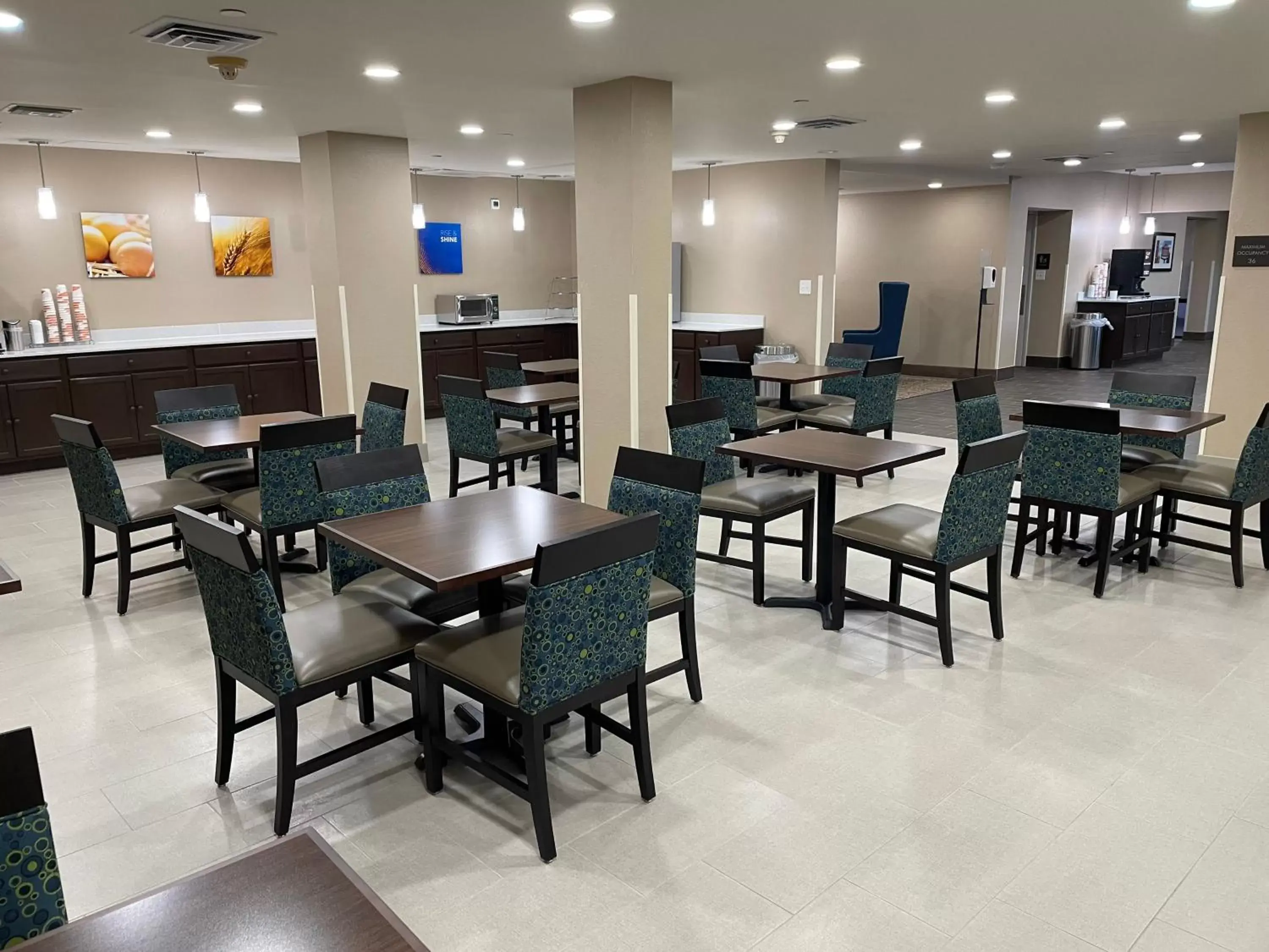 Restaurant/Places to Eat in Comfort Inn & Suites Spring Lake - Fayetteville Near Fort Liberty