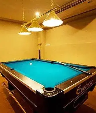 Billiards in Mae Jo Golf Resort & Spa