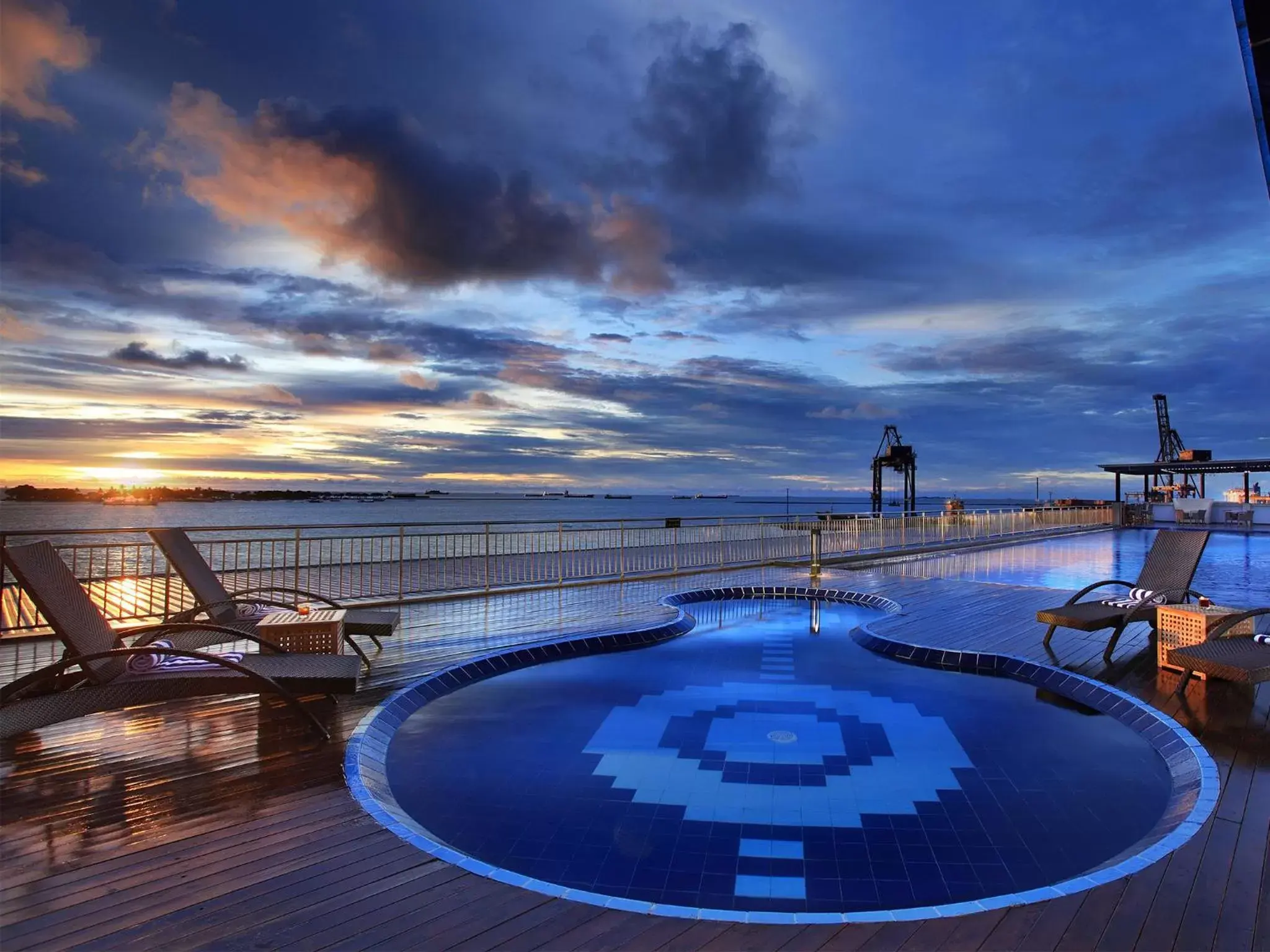 Sea view, Swimming Pool in Swiss-Belhotel Makassar