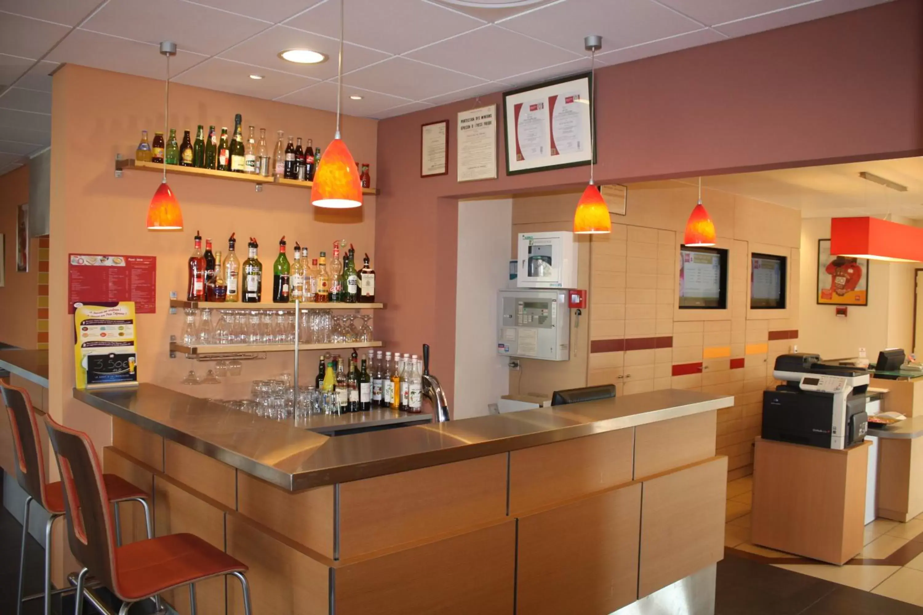 Restaurant/places to eat, Lounge/Bar in IBIS Lyon Sud Chasse Sur Rhône