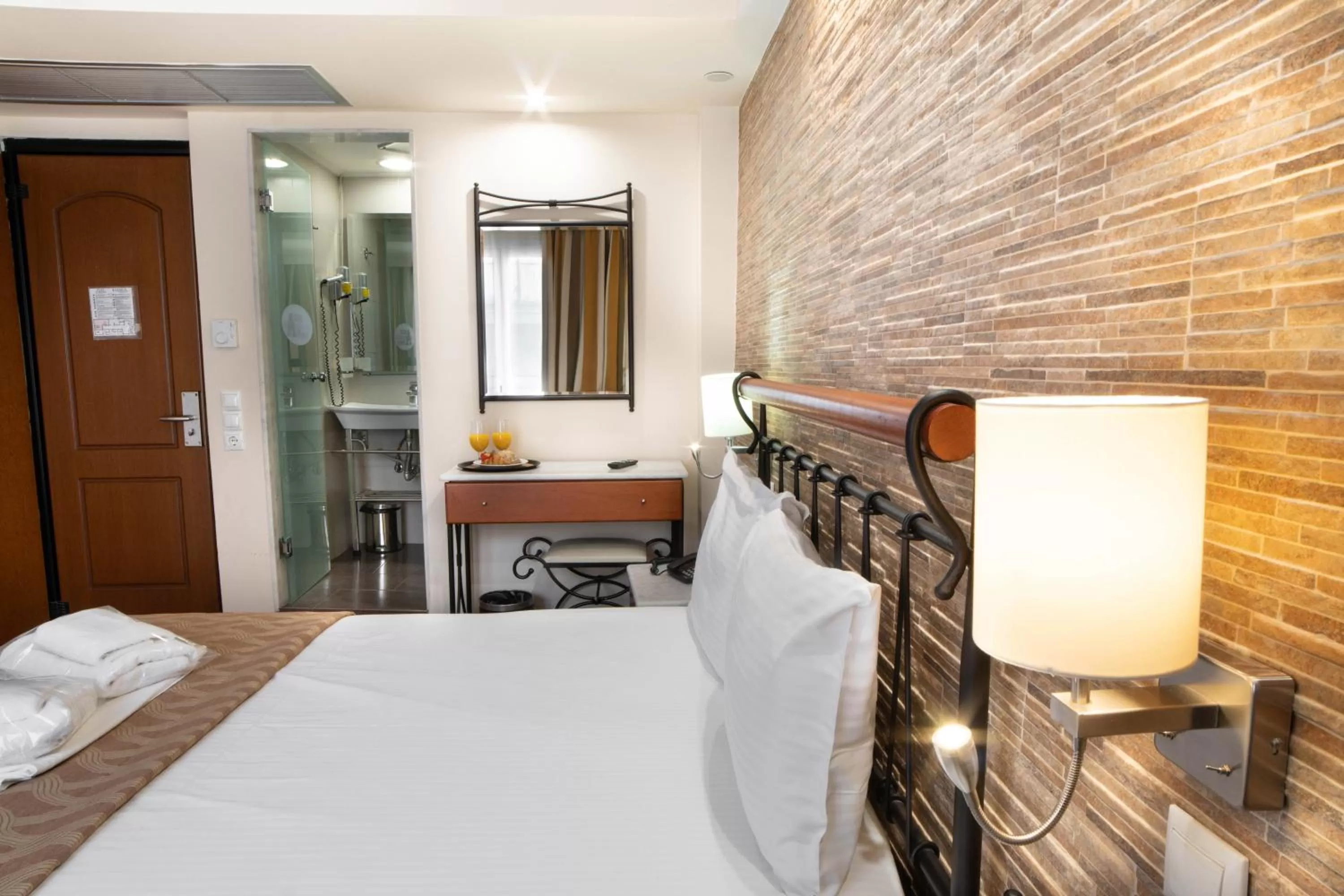 Bed in Argo Hotel Piraeus