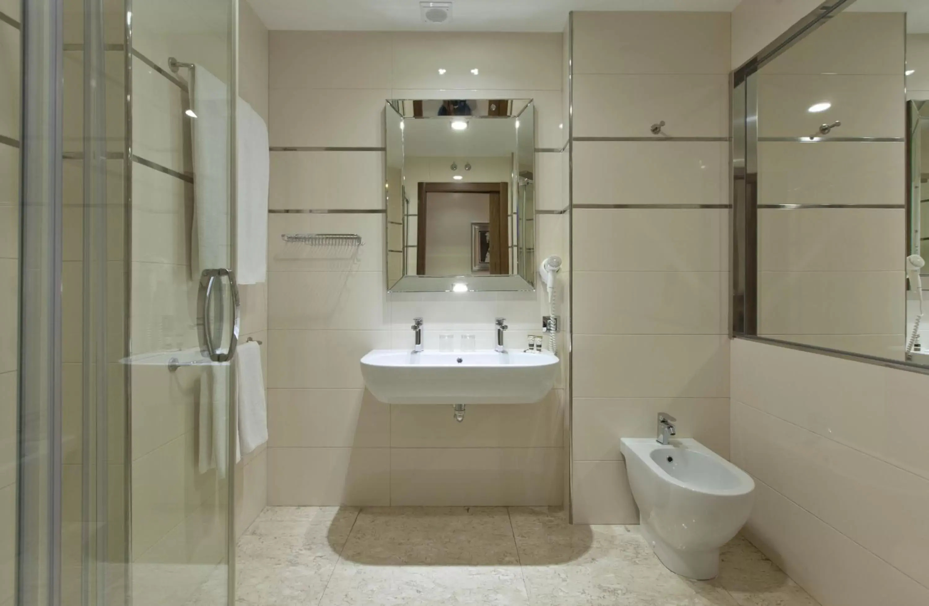 Bathroom in Gran Hotel Corona Sol