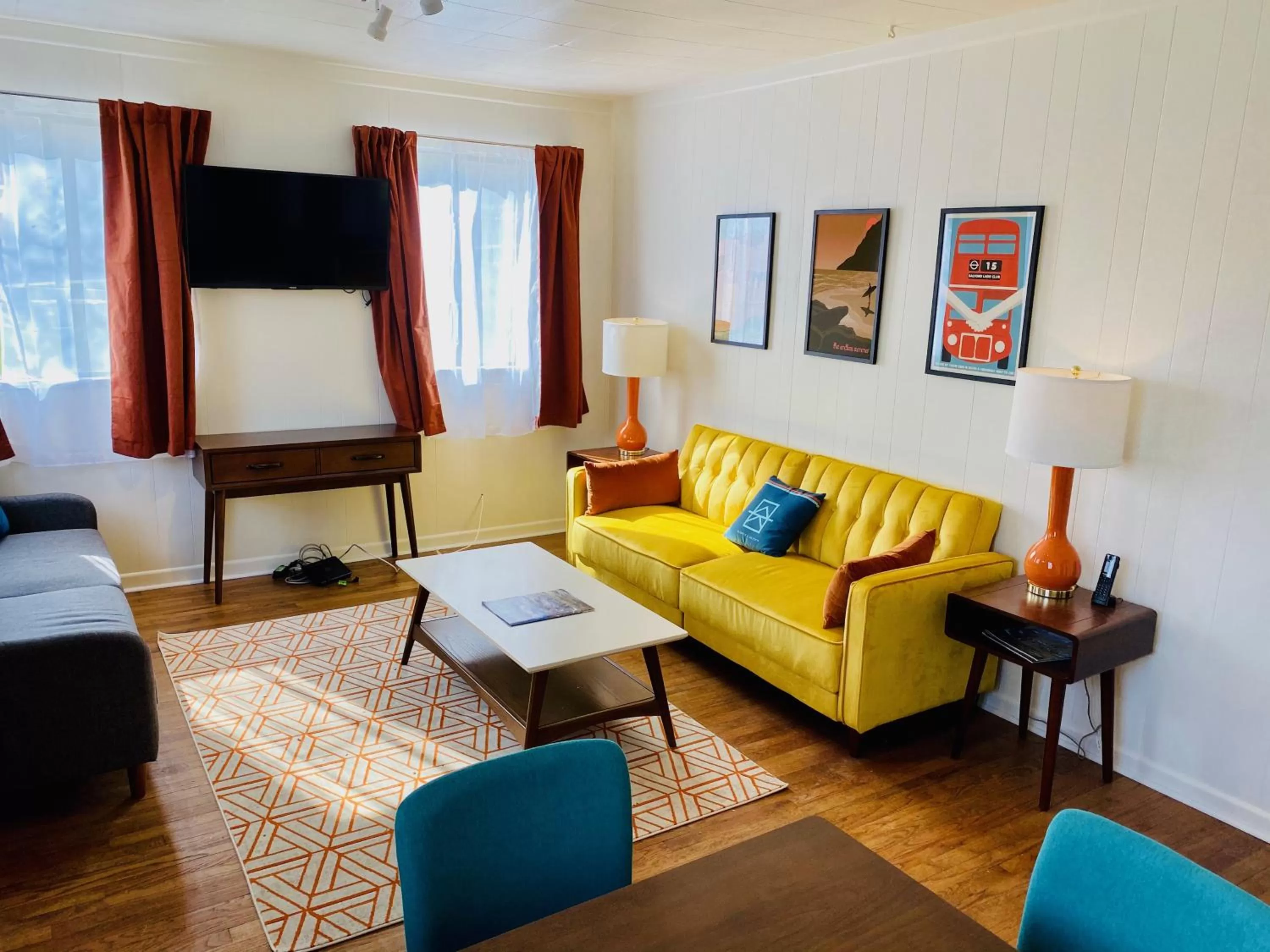 Living room, Bed in A-Lodge Lyons