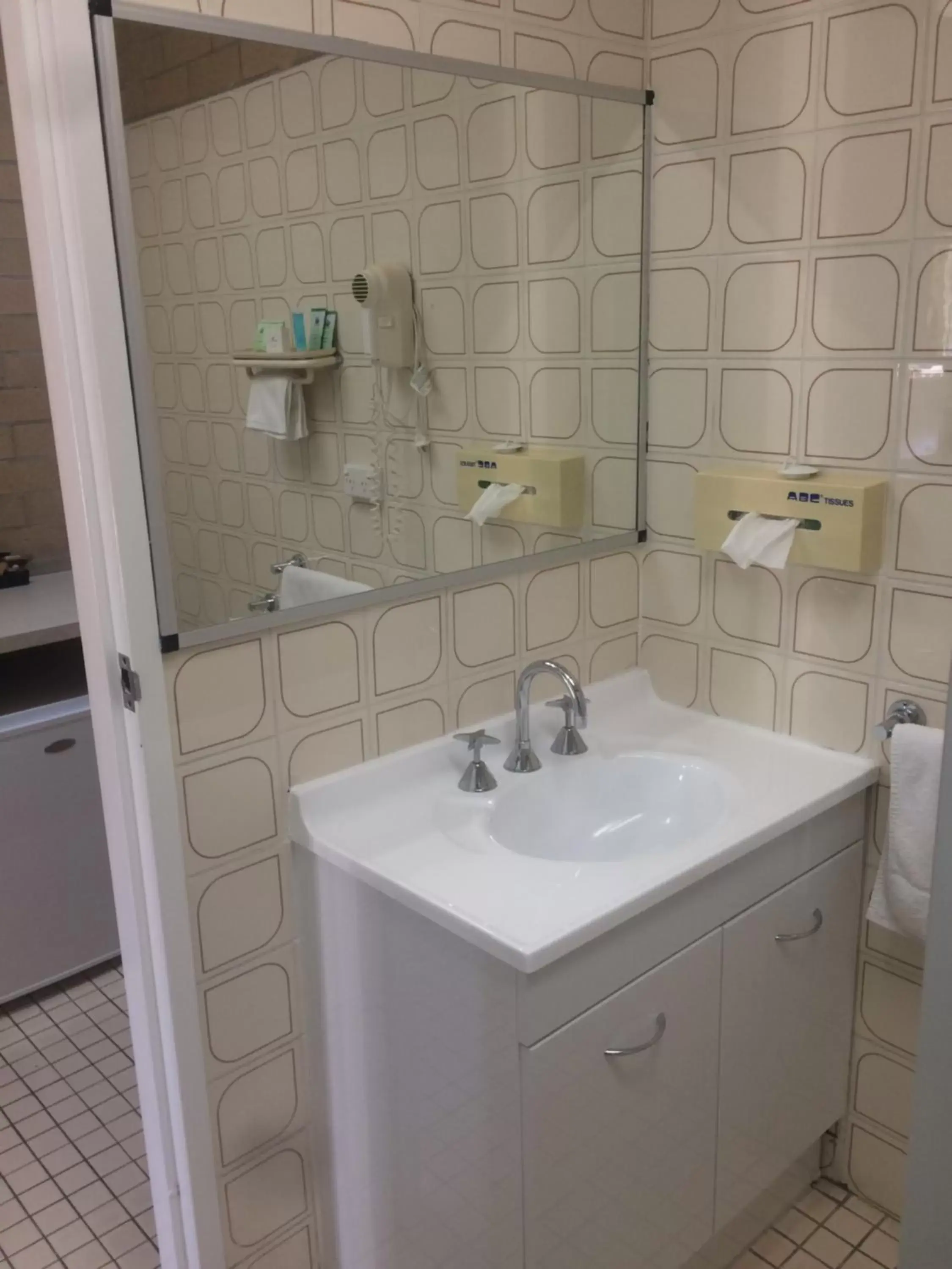 Bathroom in Alexander Motor Inn