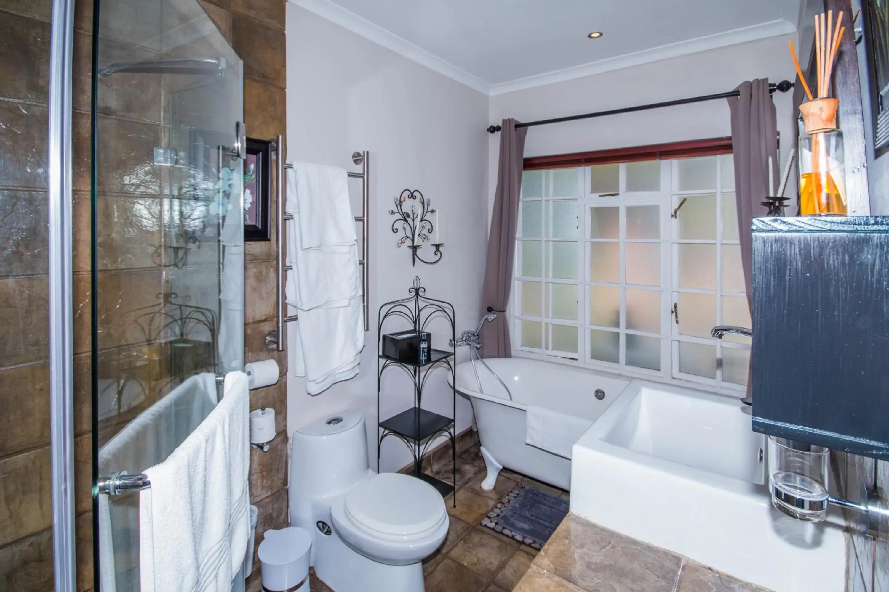 Bathroom in Forest Hall Guest House