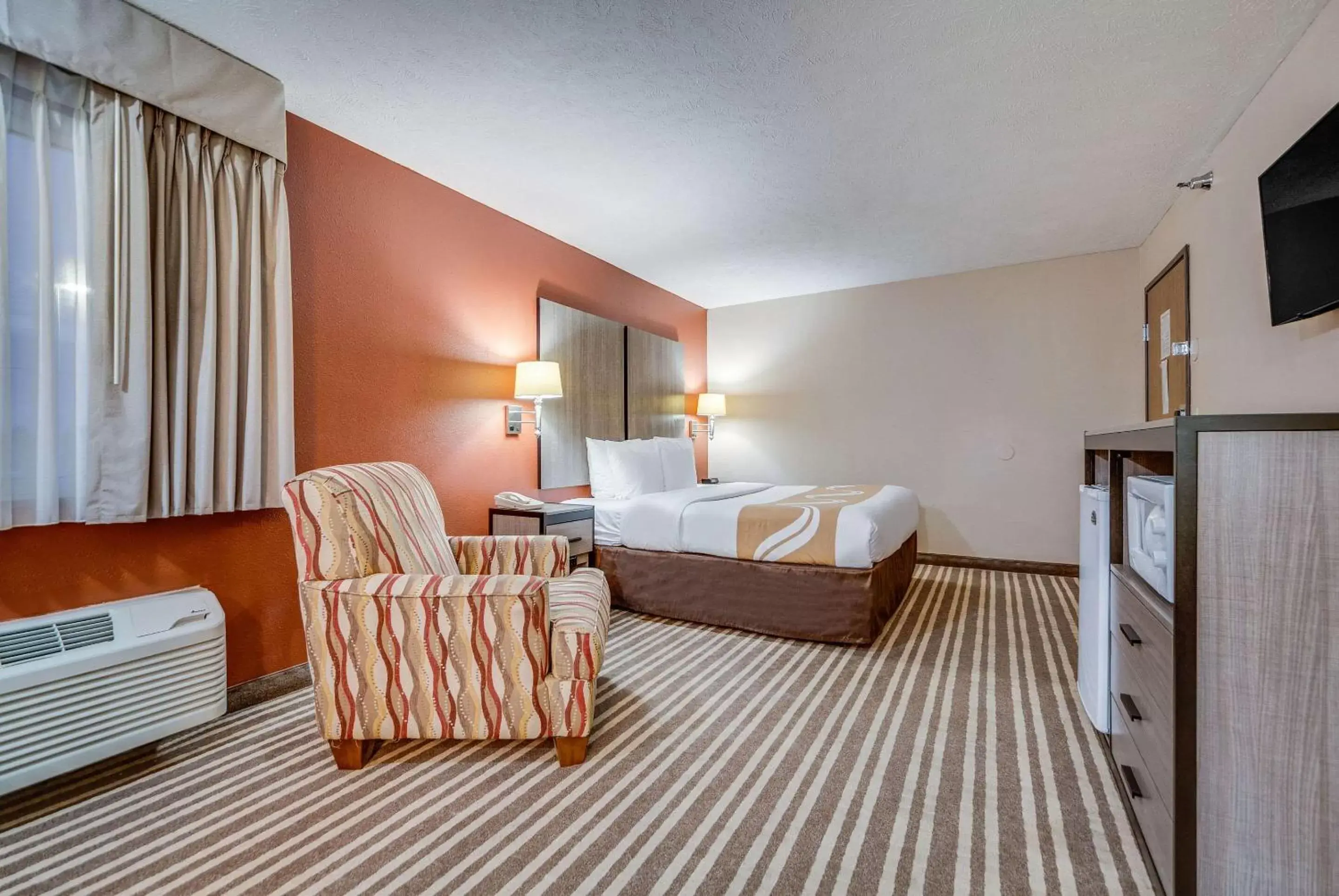 Bedroom, Bed in Quality Inn Hastings Bedroom, Bed in Quality Inn Hastings