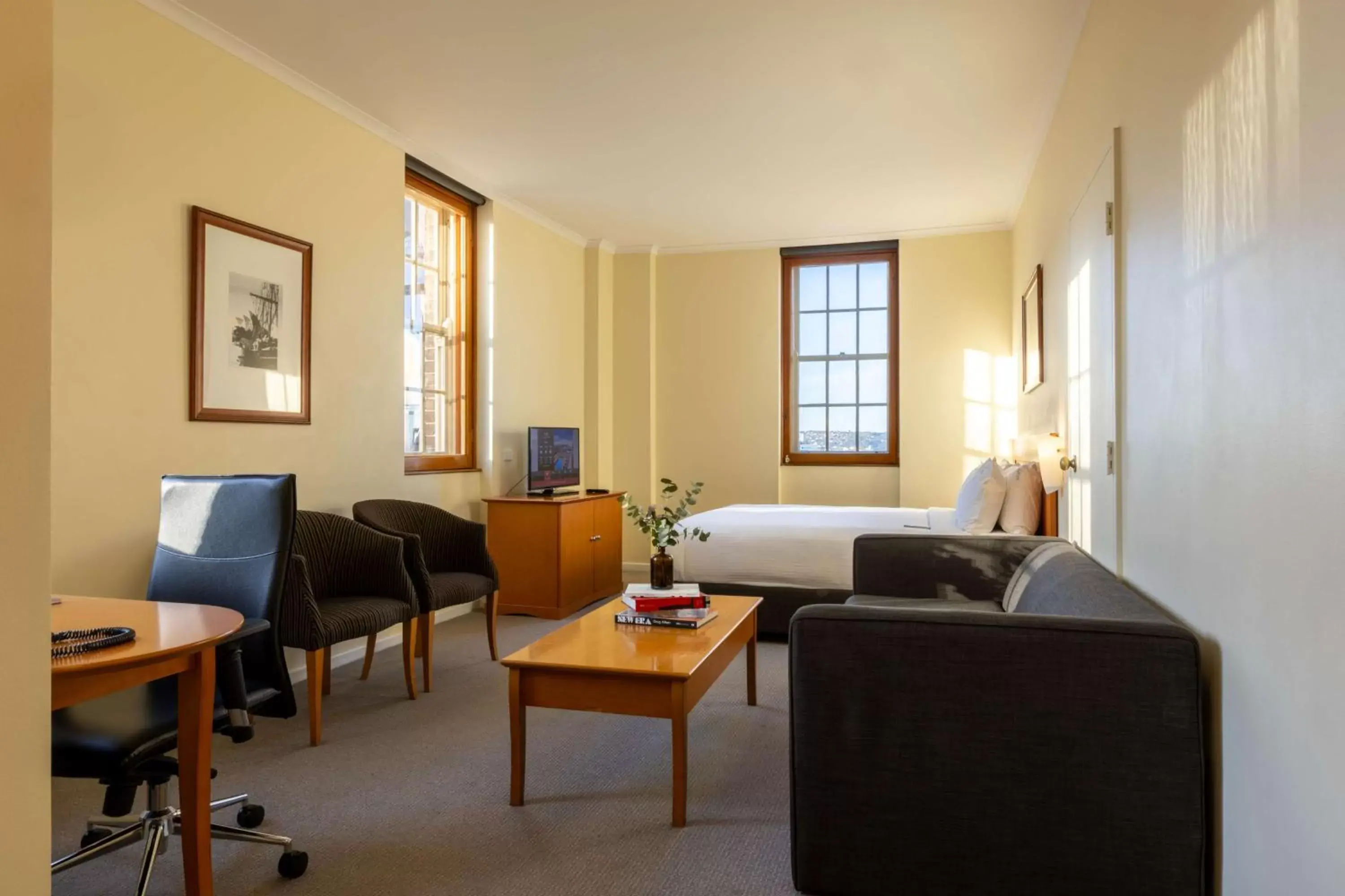 Bedroom, Seating Area in Rydges Sydney Harbour